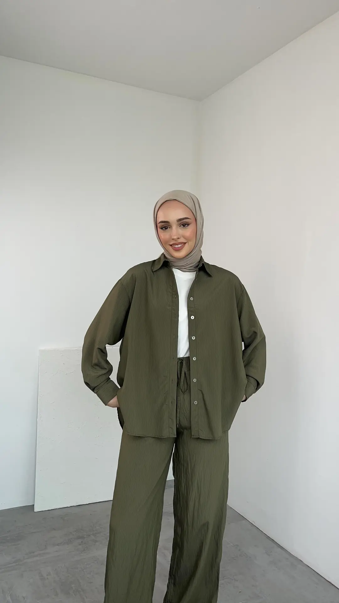 Haki İnce Lacivert Çizgili Takım