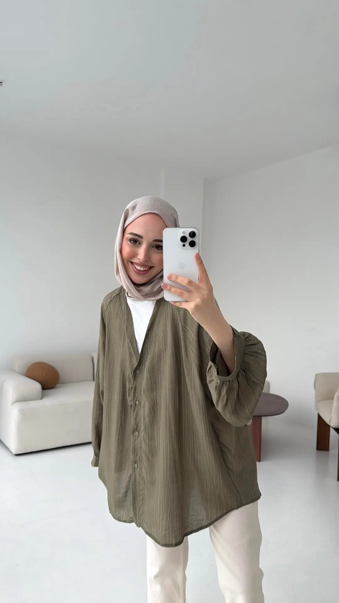 V Yaka Dökümlü Gömlek Haki