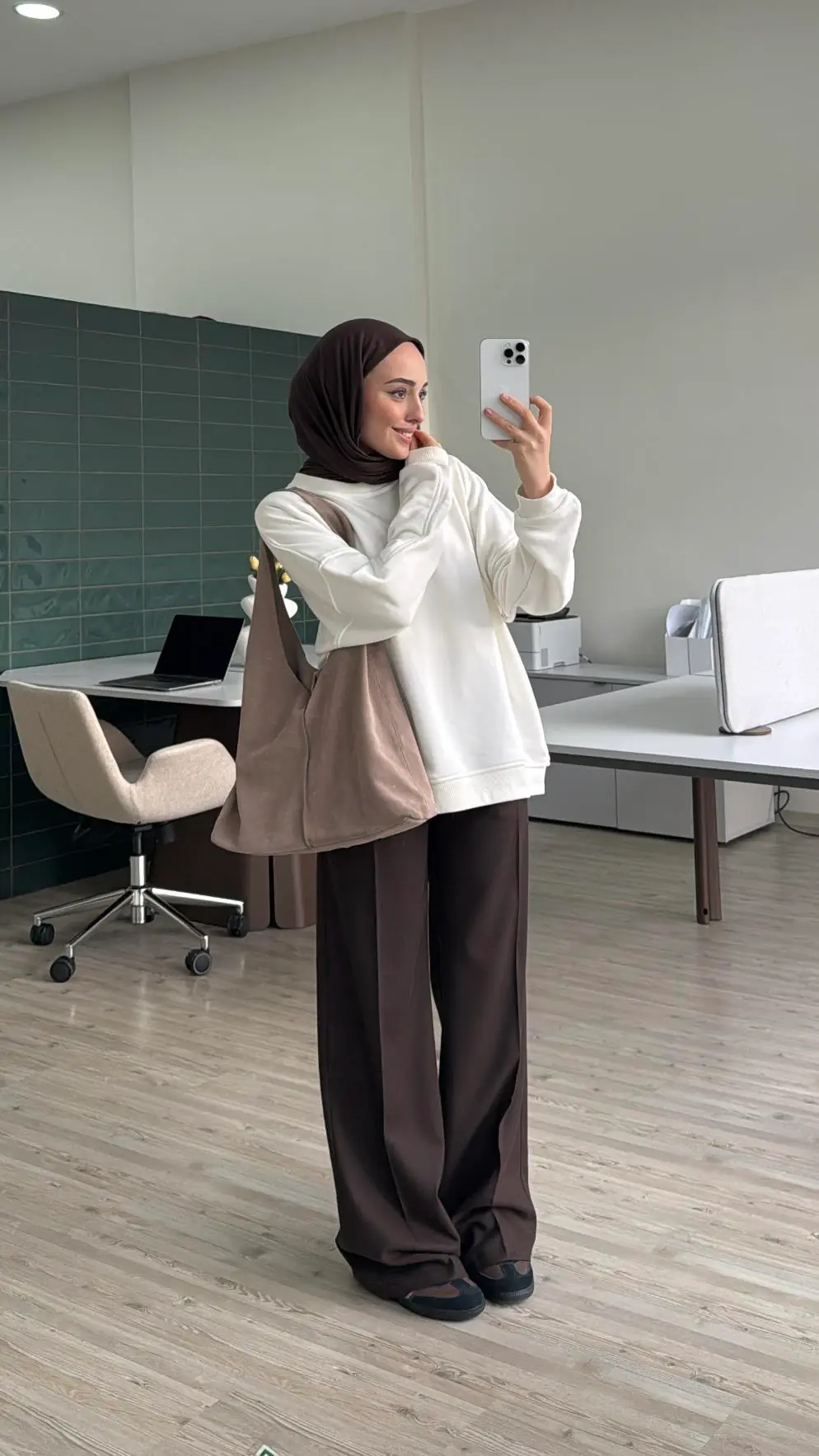 Kolları Dikiş Detaylı Oversize Sweatshirt Beyaz