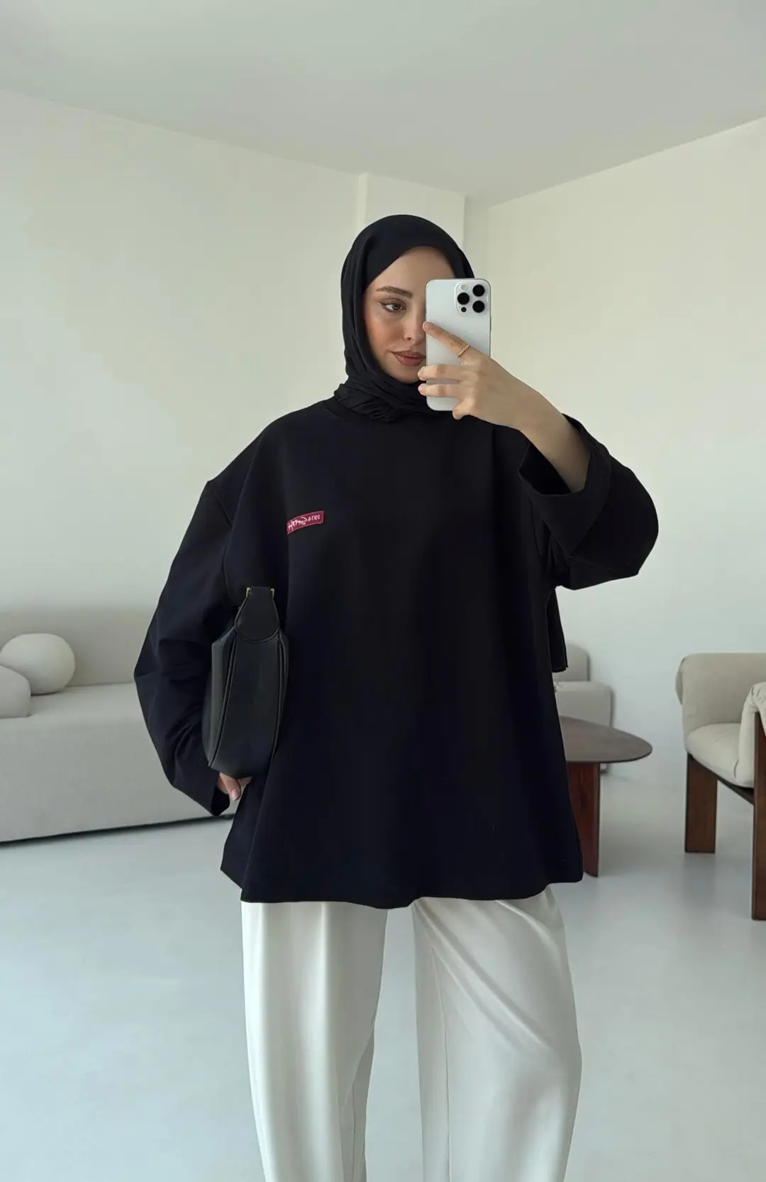 Etiket Baskılı Sweatshirt Siyah