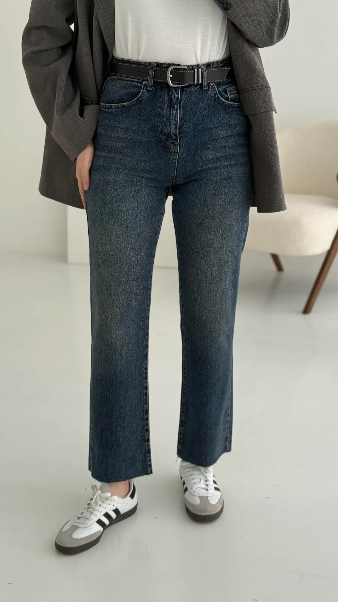 Premium Paçası Kesik Jean Siyah Kemerli 102