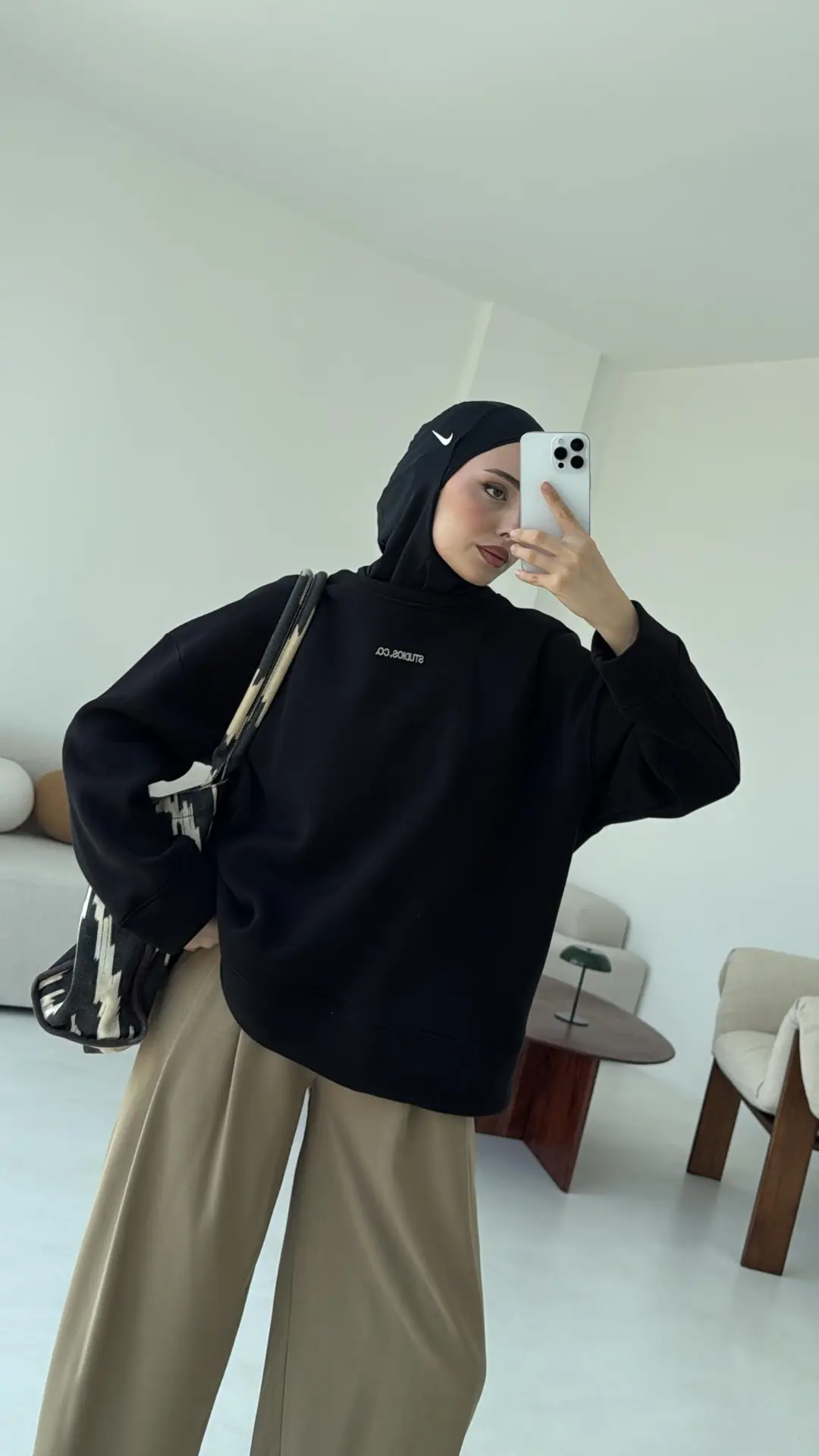 Minimal Baskılı Oversize Sweat Siyah