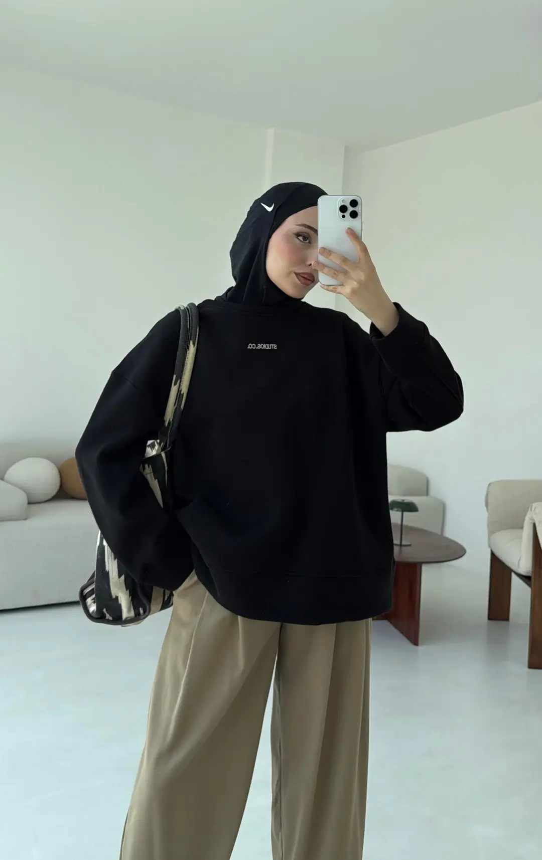 Minimal Baskılı Oversize Sweat Siyah