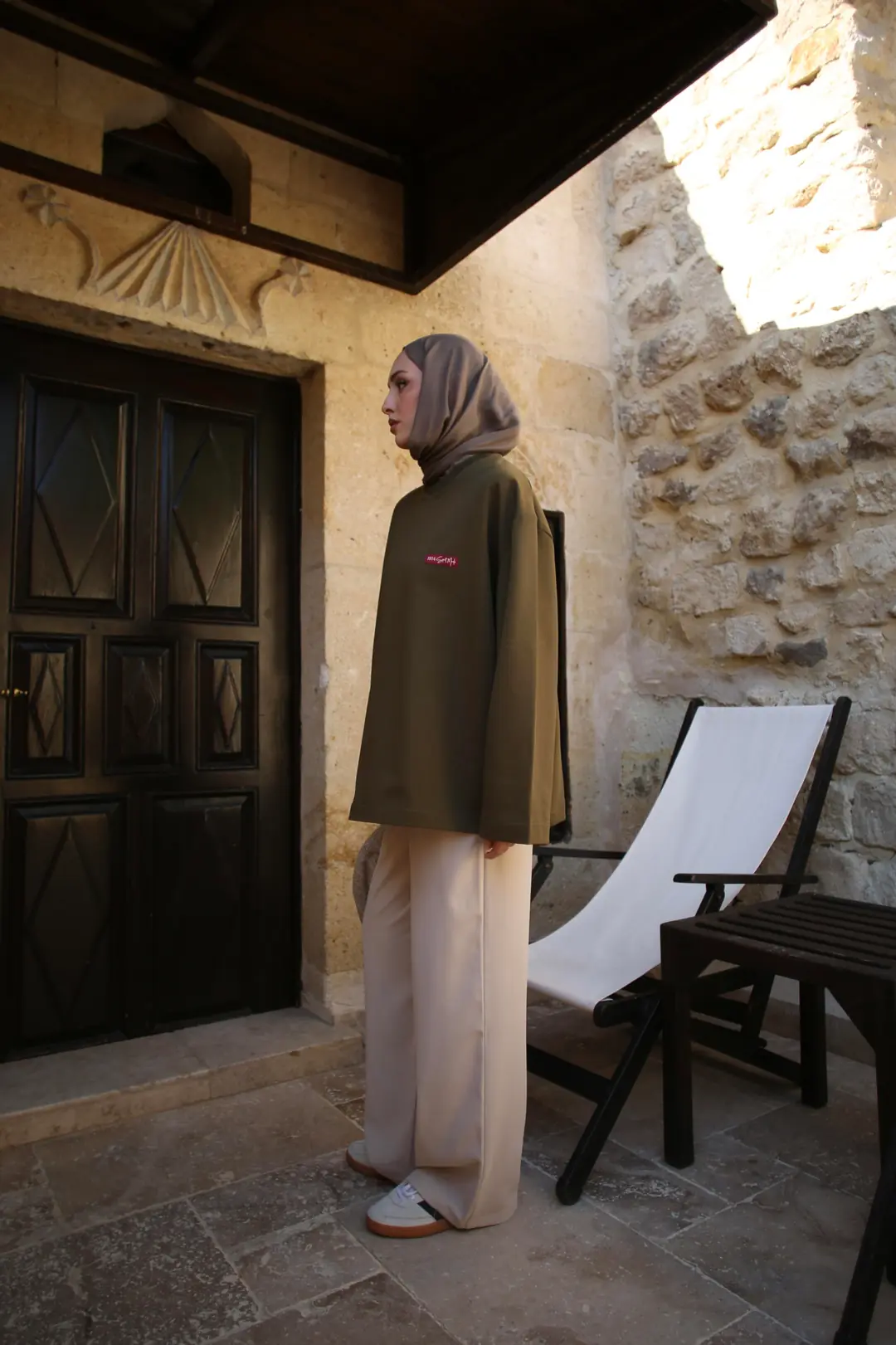 Etiket Baskılı Sweatshirt Haki