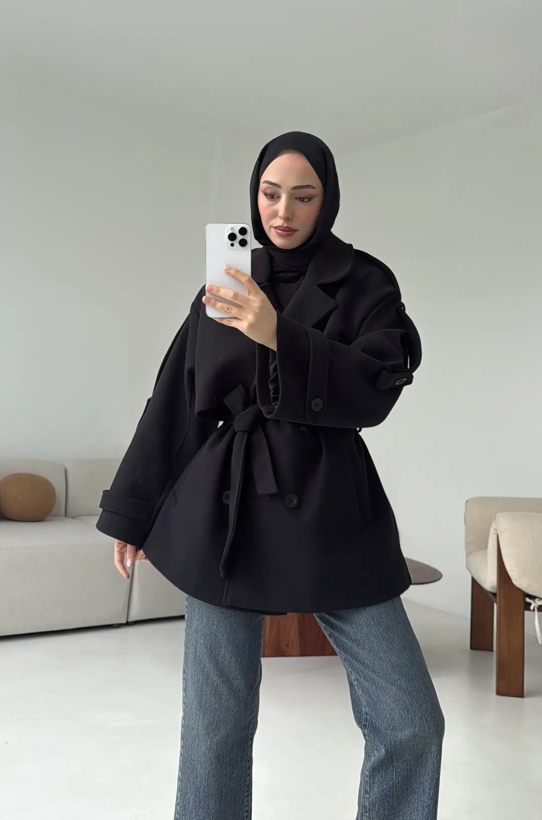 Siyah Düğmeli Kol Manşetli Kaşe Kaban