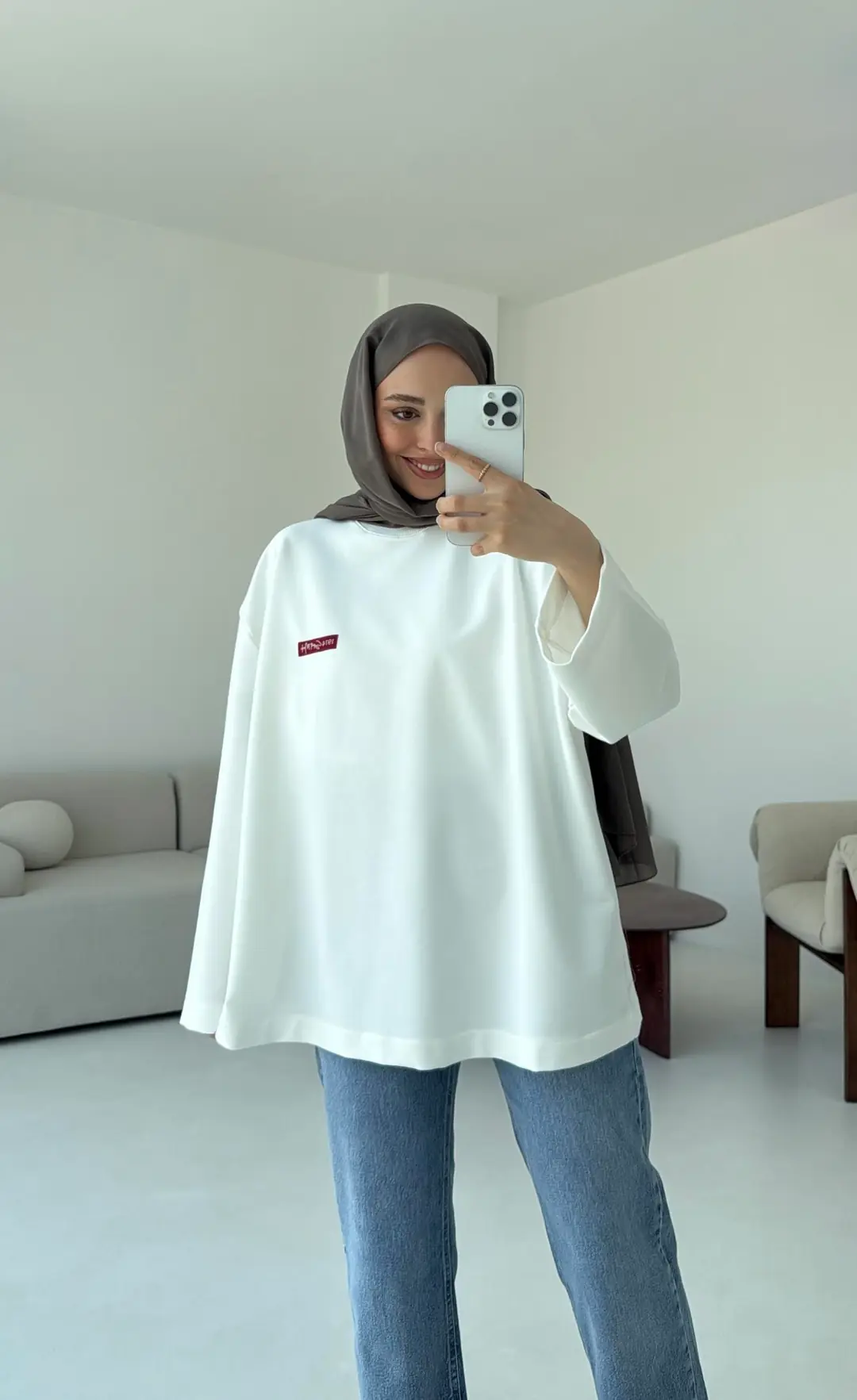 Etiket Baskılı Sweatshirt Beyaz