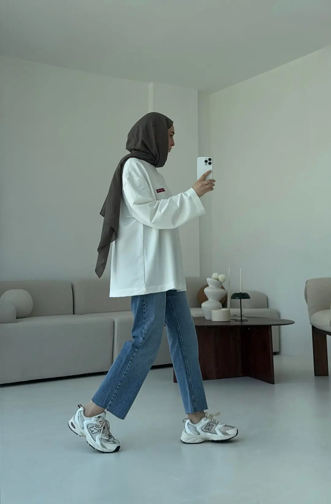 Etiket Baskılı Sweatshirt Beyaz