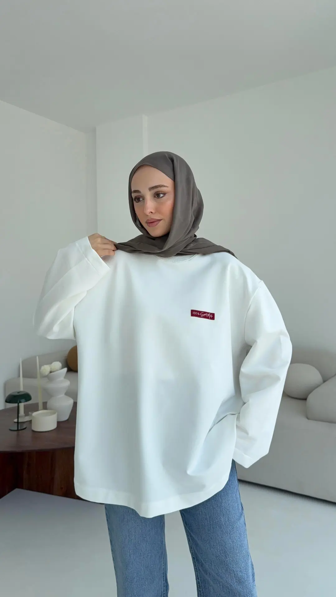 Etiket Baskılı Sweatshirt Beyaz