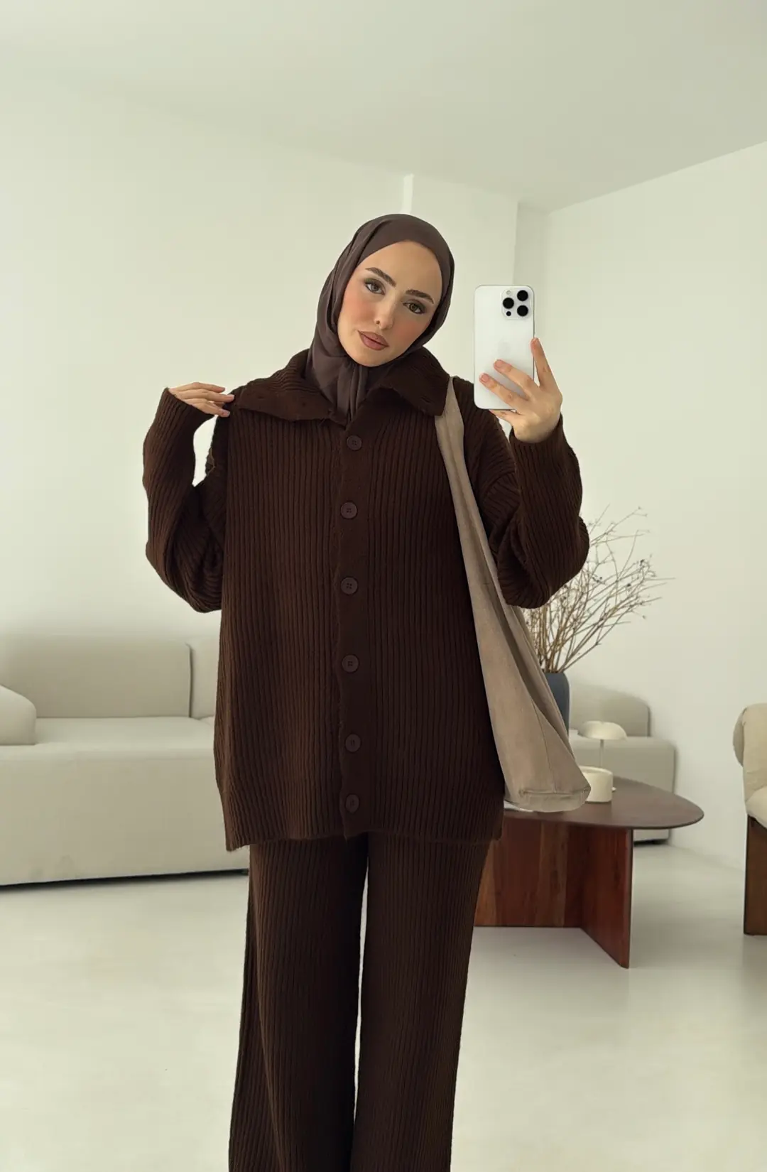 Dik Yaka Düğmeli Triko Takım Kahve