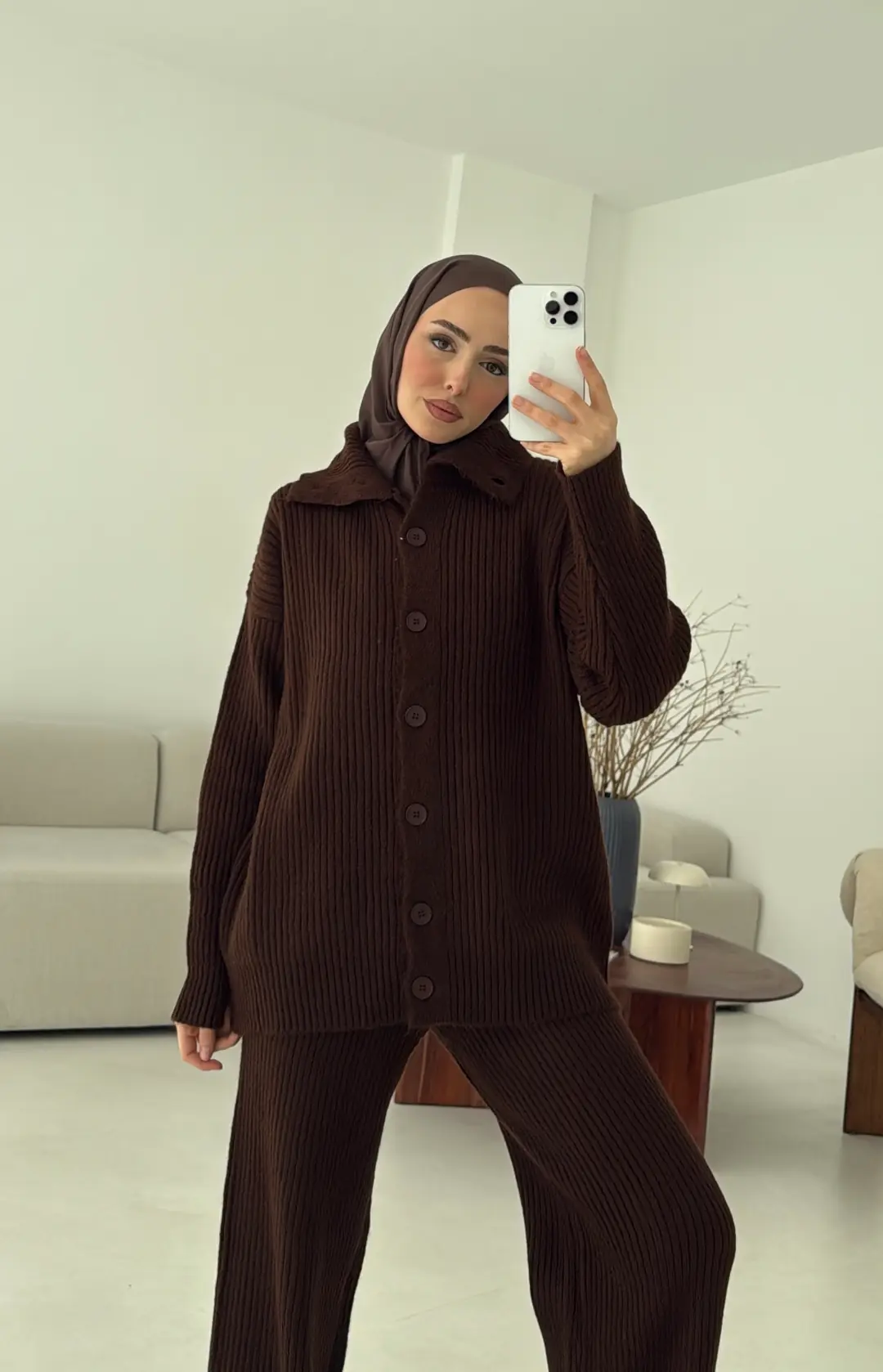 Dik Yaka Düğmeli Triko Takım Kahve