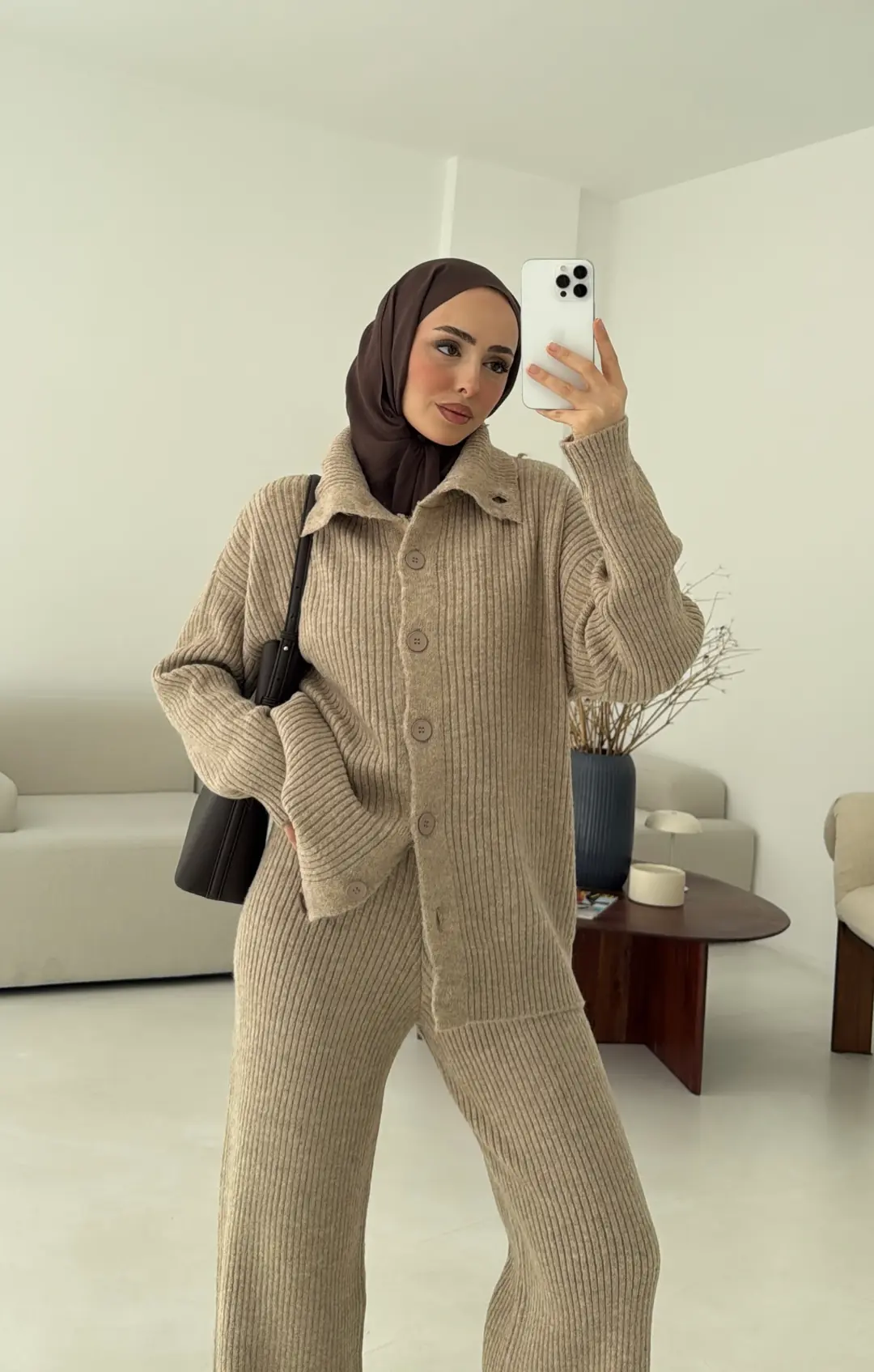 Dik Yaka Düğmeli Triko Takım Bej