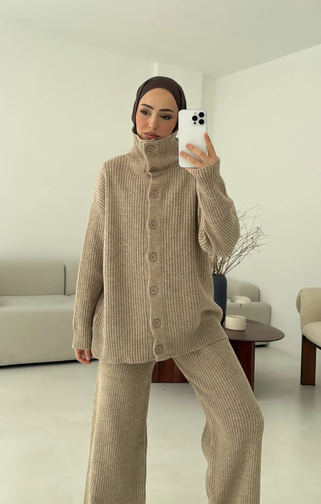 Dik Yaka Düğmeli Triko Takım Bej
