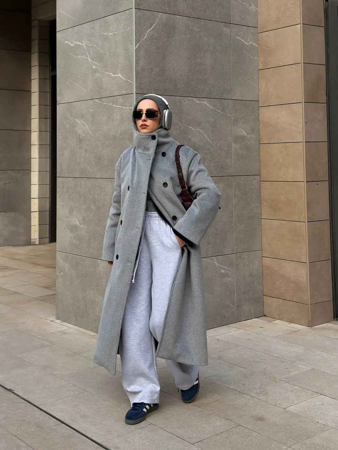 Siyah Düğmeli Yakalı Kaban Gri