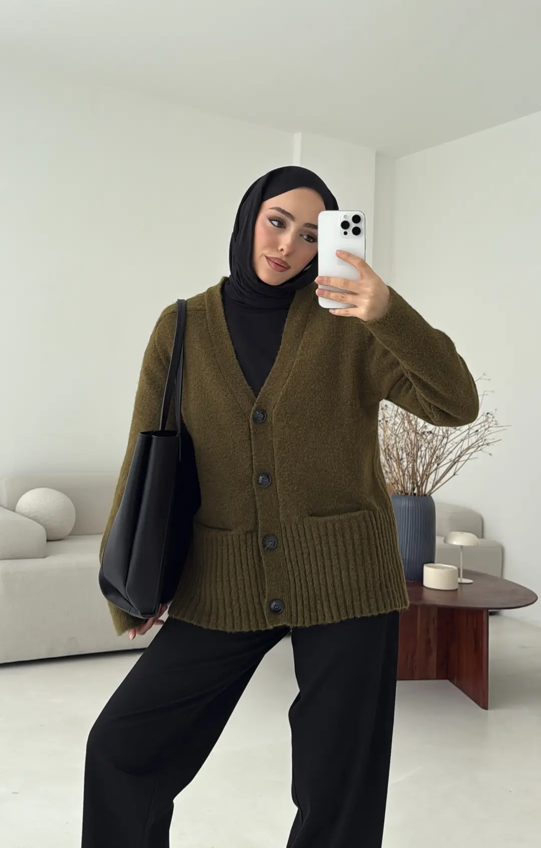 Siyah Düğmeli Zeytin Yeşili Hırka