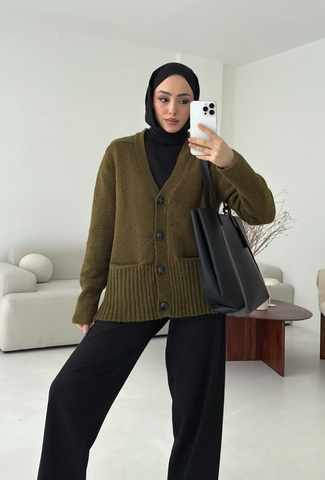 Siyah Düğmeli Zeytin Yeşili Hırka