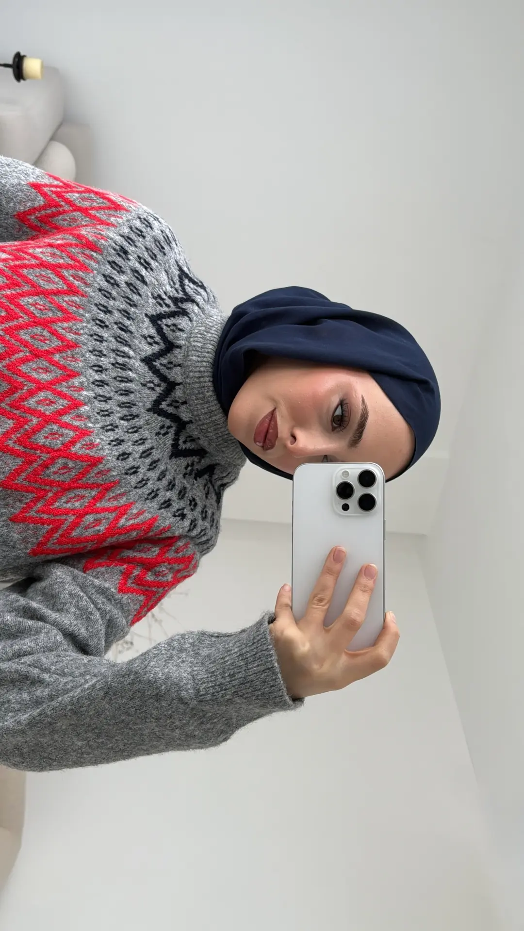 Gri Kırmızı Geçişli Triko Kazak