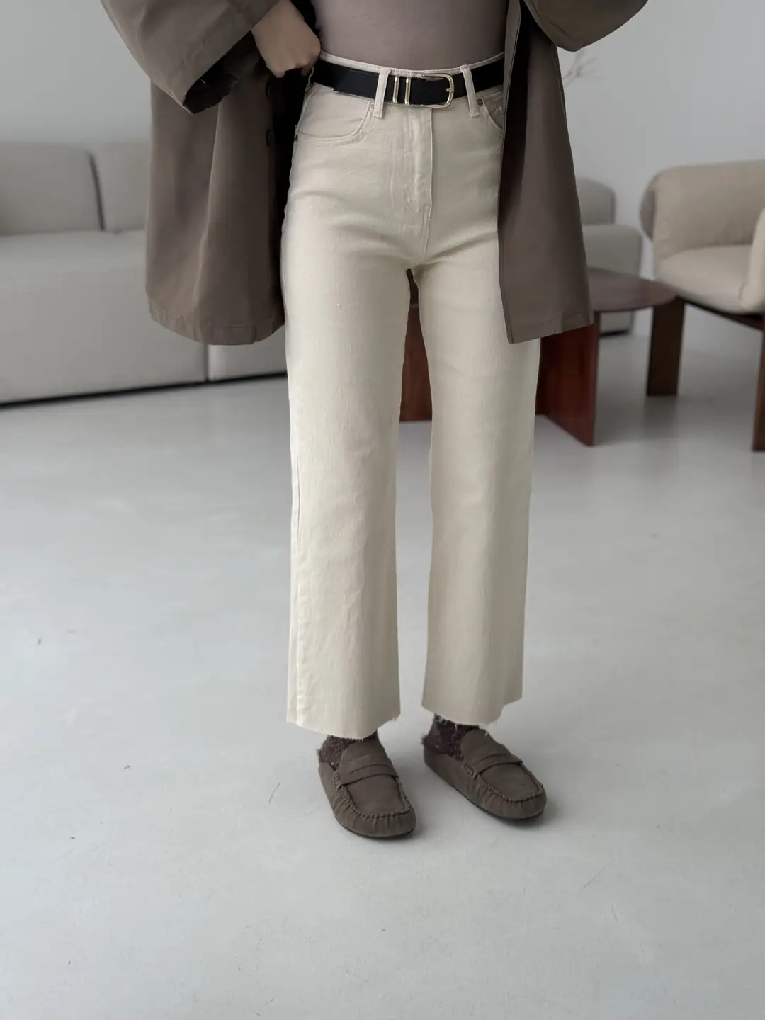 Premium Paçası Kesik Kemerli Bej Jean