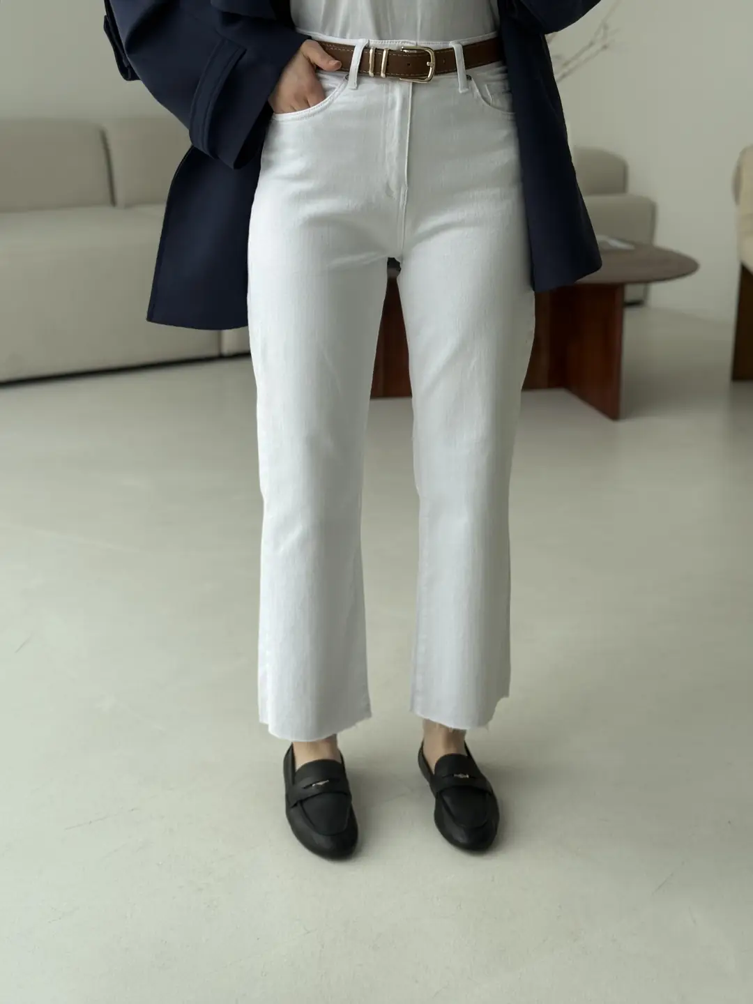 Premium Paçası Kesik Kemerli Beyaz Jean