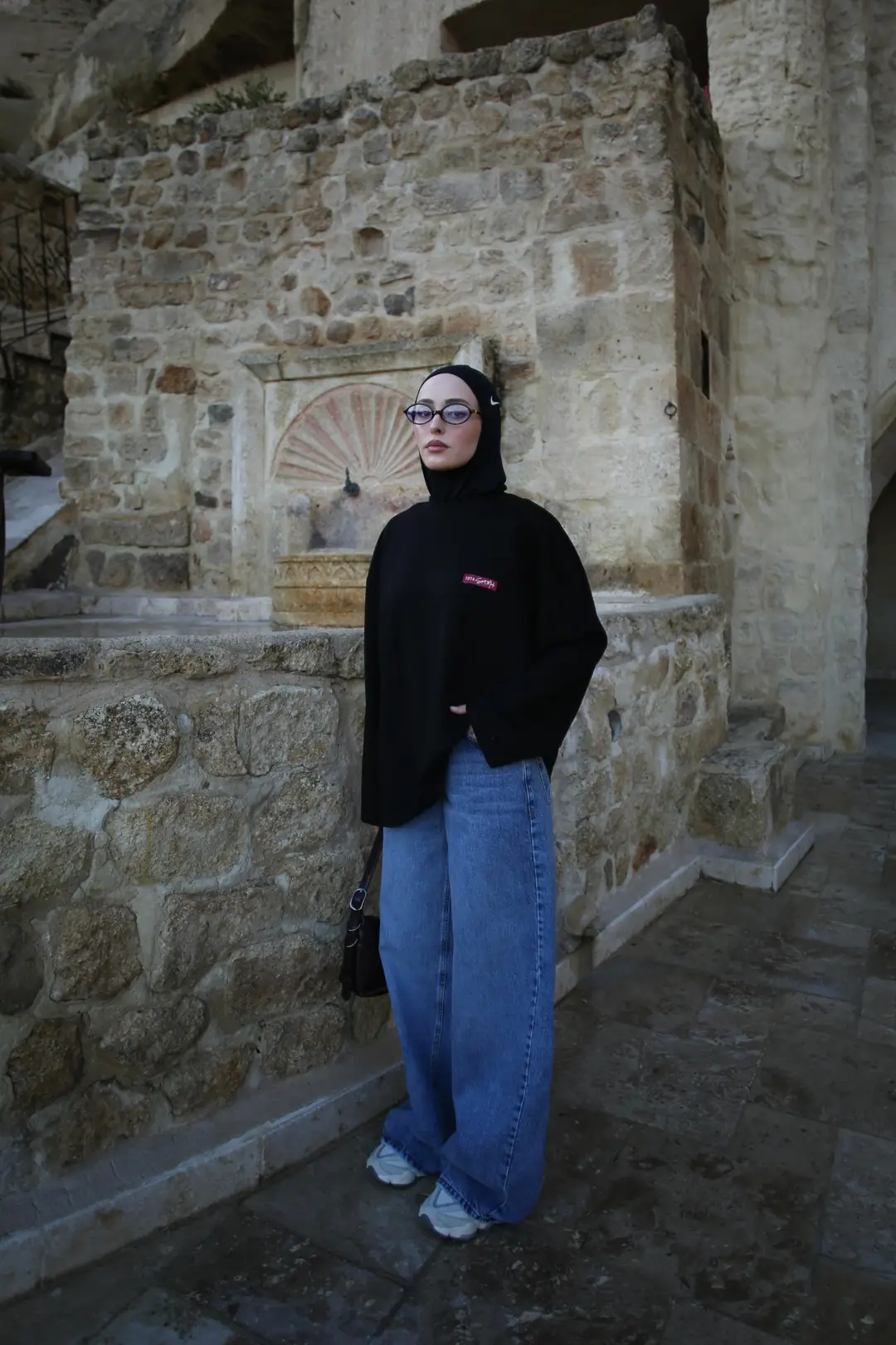 Etiket Baskılı Yazlık Sweatshirt Siyah