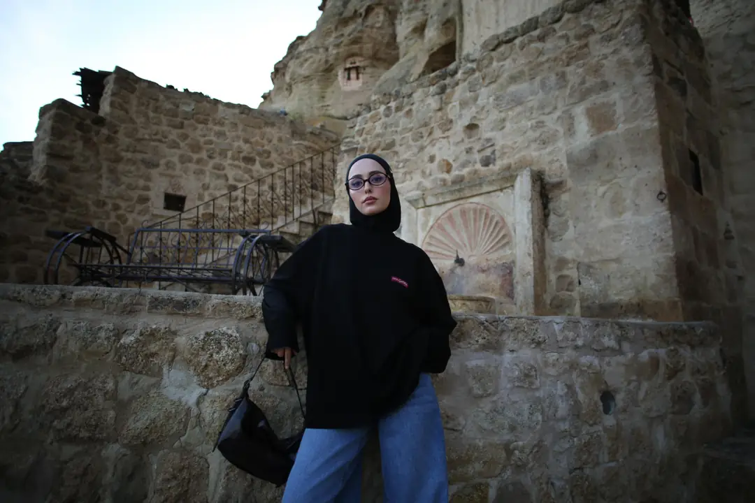 Etiket Baskılı Yazlık Sweatshirt Siyah