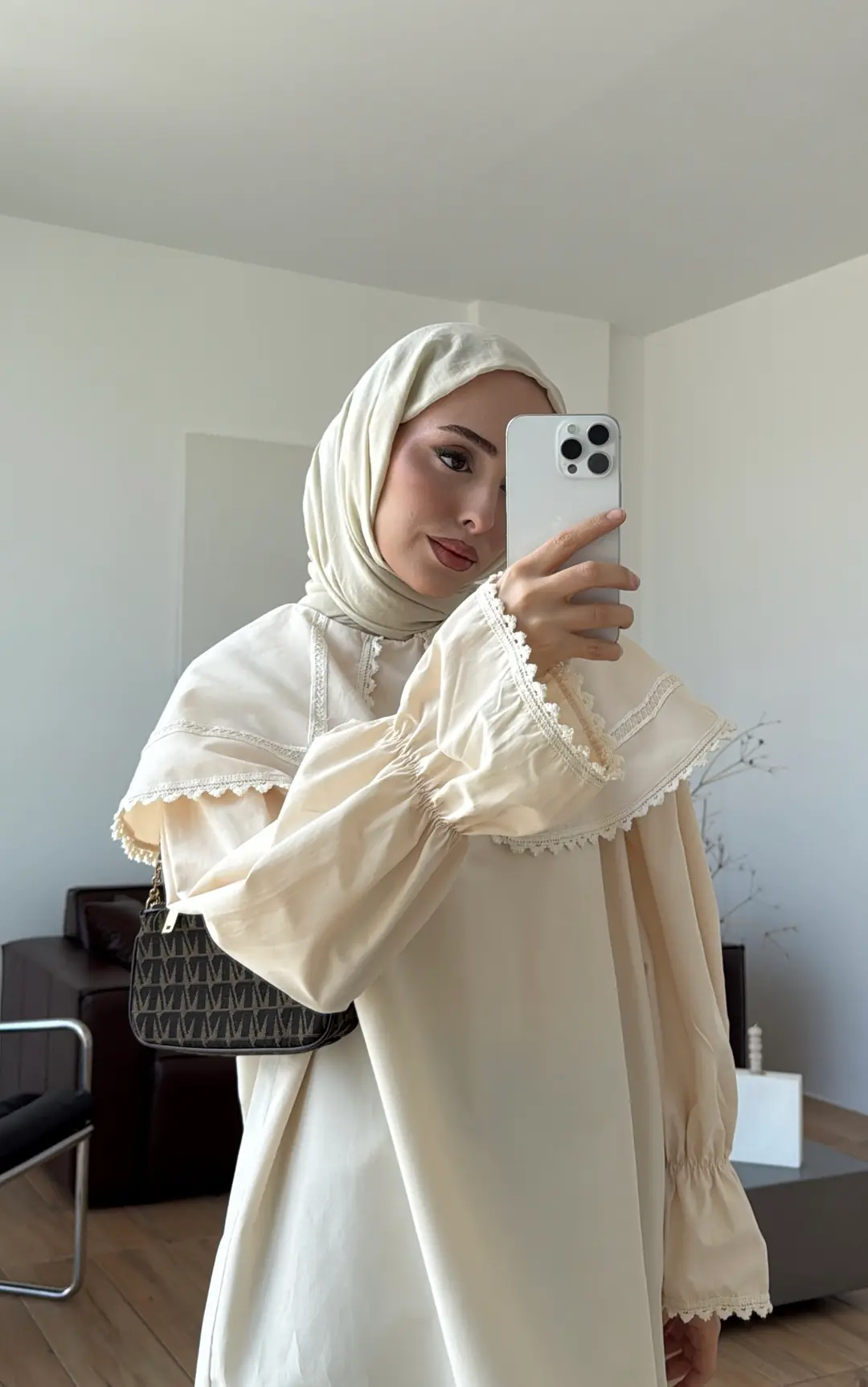 Bebe Yaka Dantel Geçişli Gömlek Krem
