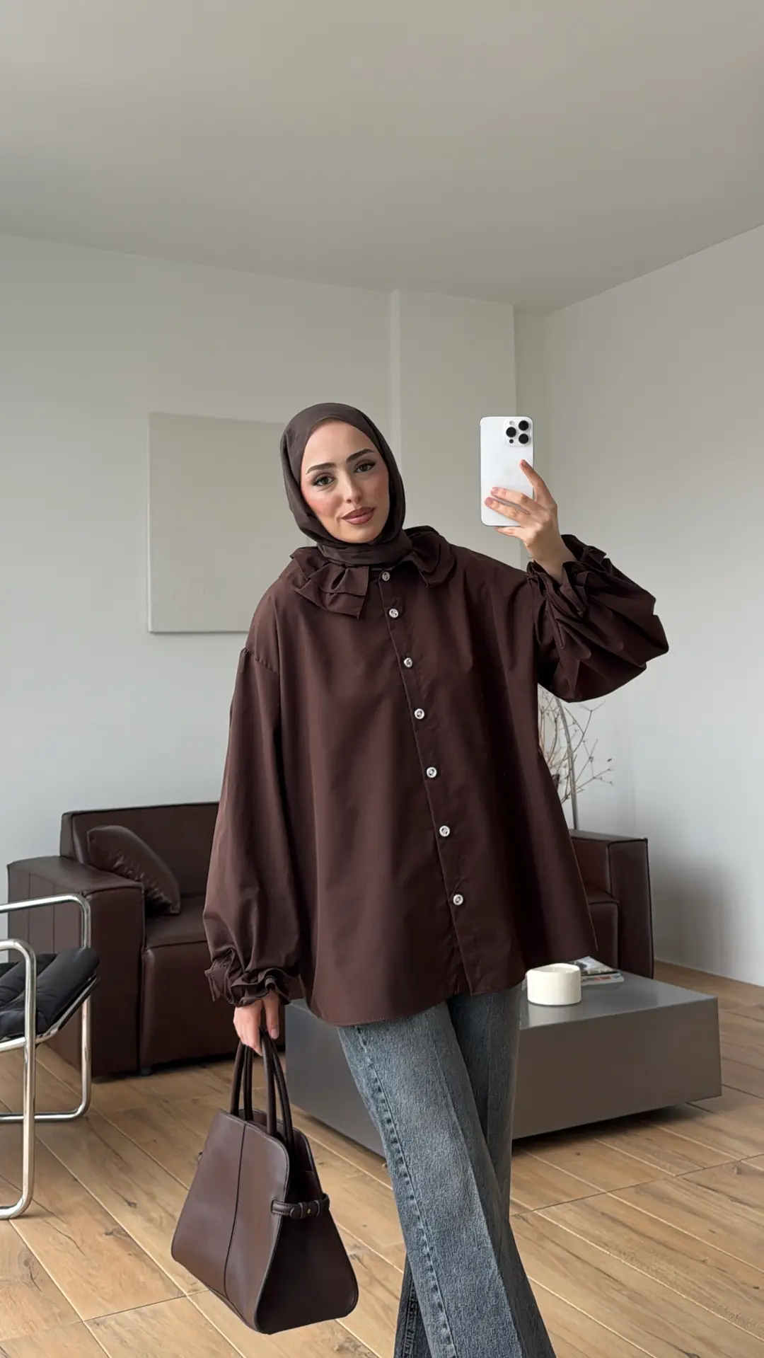 Yakası ve Kolu Fırfırlı Gömlek Kahve