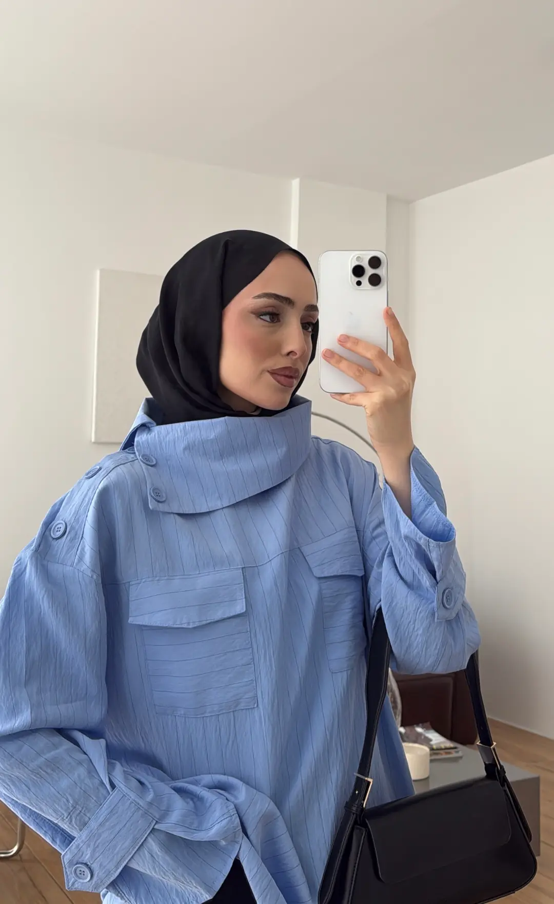 Yakası Düğme Detaylı Çizgili Gömlek Mavi
