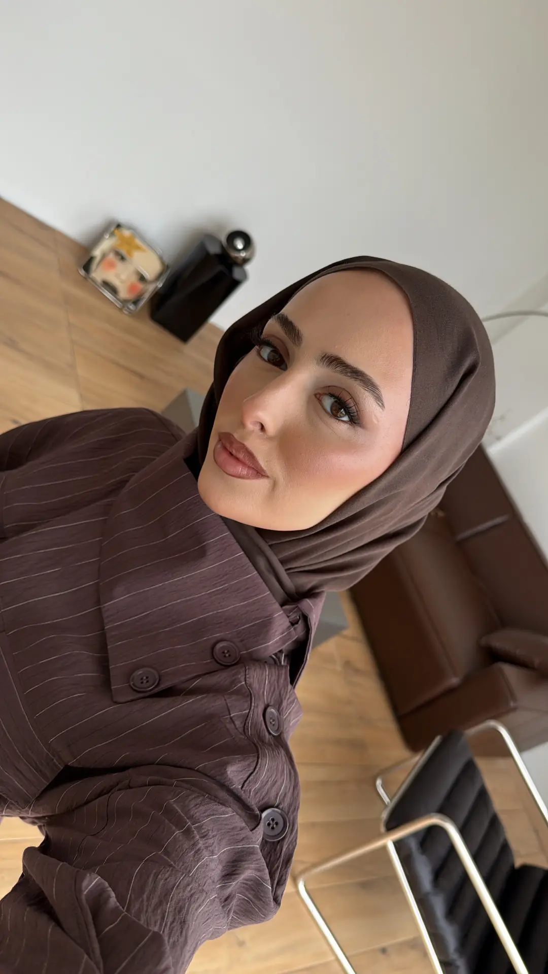 Yakası Düğme Detaylı Çizgili Gömlek Kahve