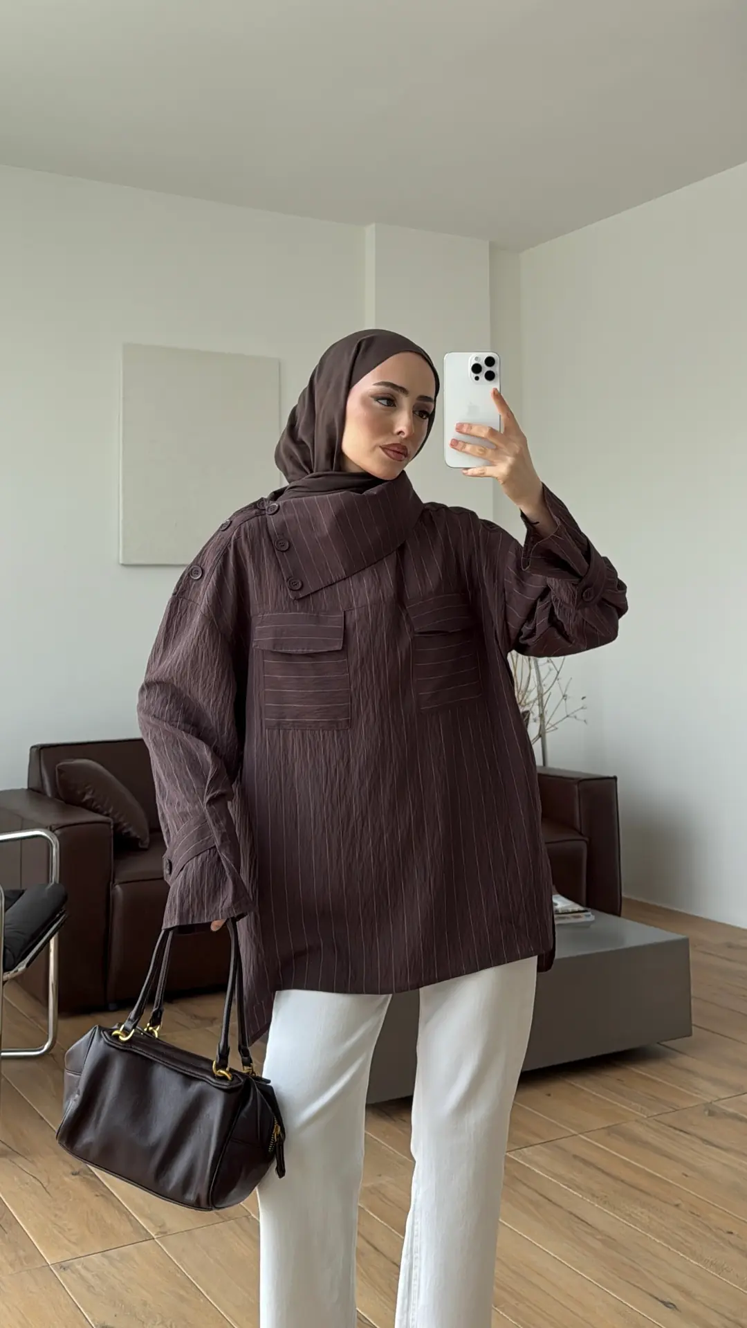 Yakası Düğme Detaylı Çizgili Gömlek Kahve