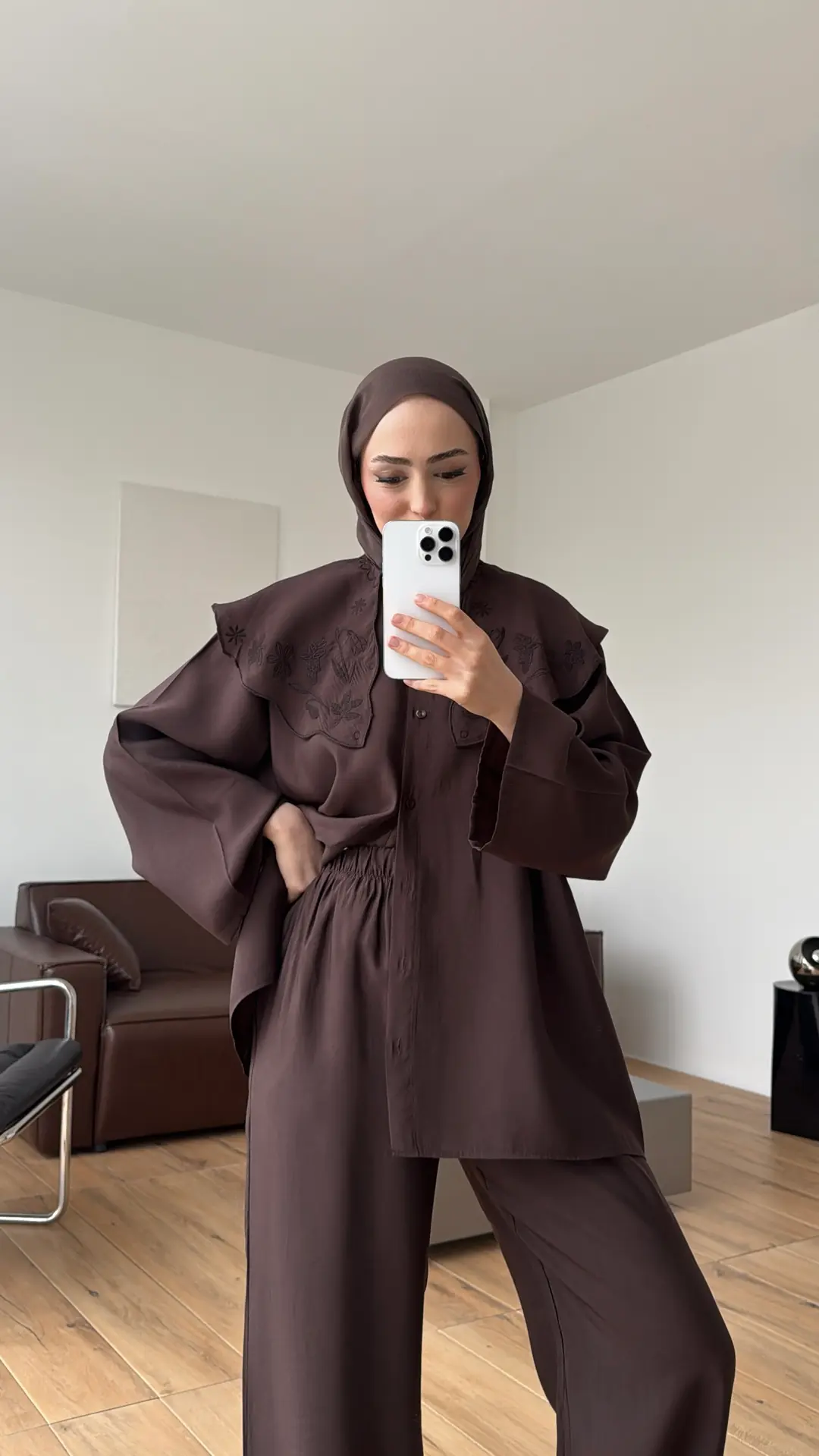 Nakışlı Mendil Yaka Takım Kahve