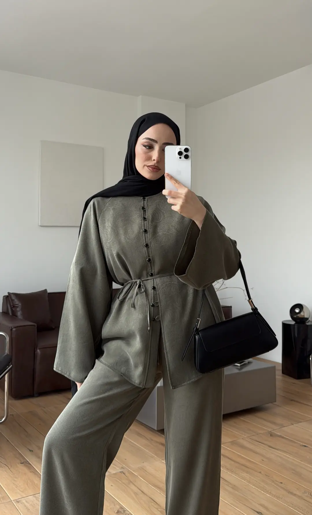 Önü Düğme Detaylı Takım Haki