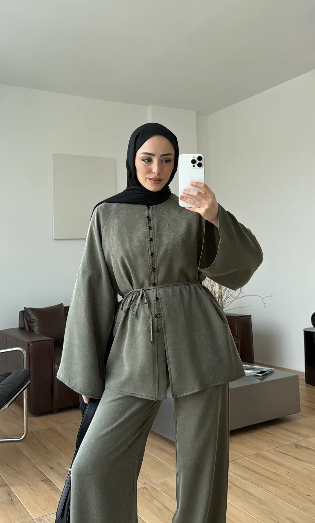 Önü Düğme Detaylı Takım Haki