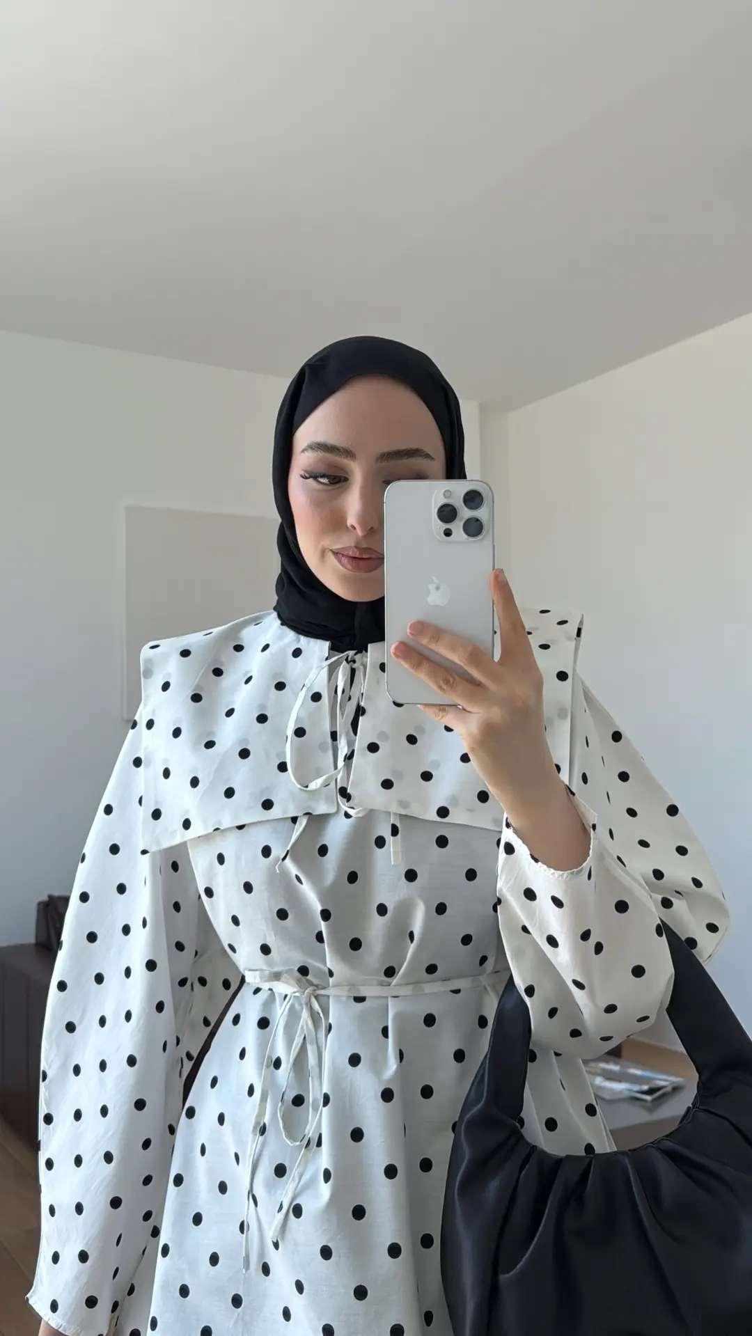 Puantiyeli Mendil Yaka Gömlek Beyaz