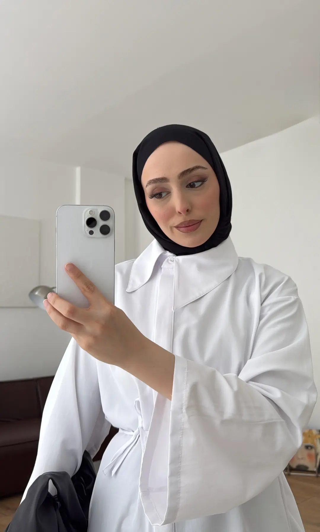 Bağcıklı Asimetrik Yaka Gömlek Beyaz