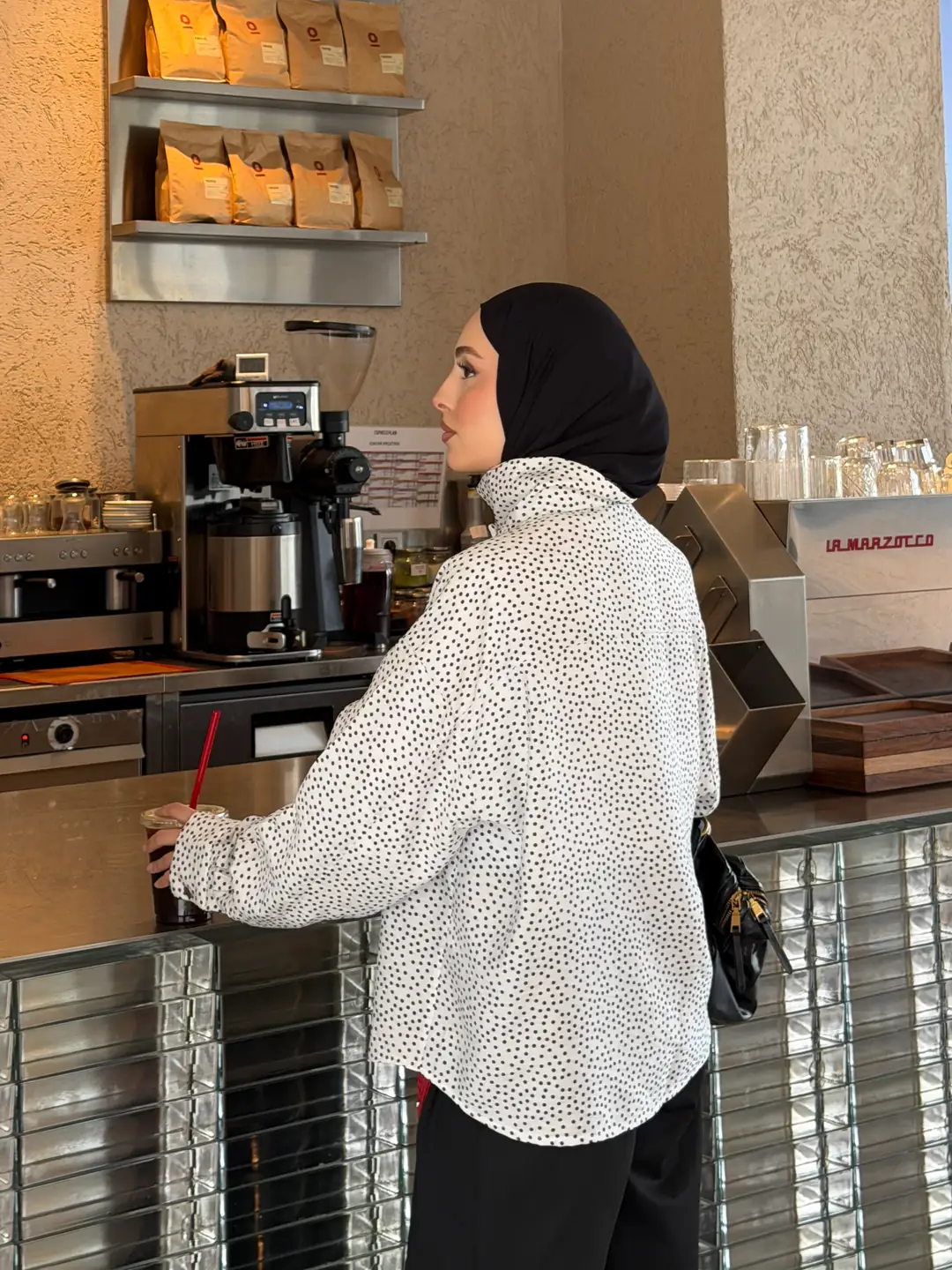 Dik Yaka Çıtçıtlı Puantiyeli Gömlek Beyaz