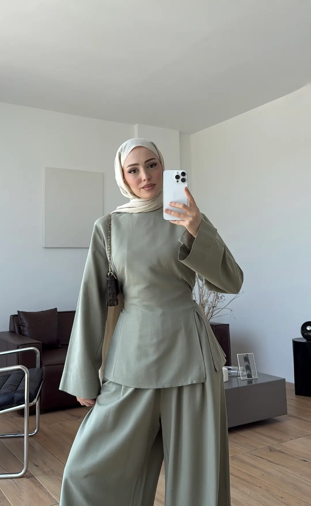 Vera Yırtmaç Detay Keten Takım Çağla