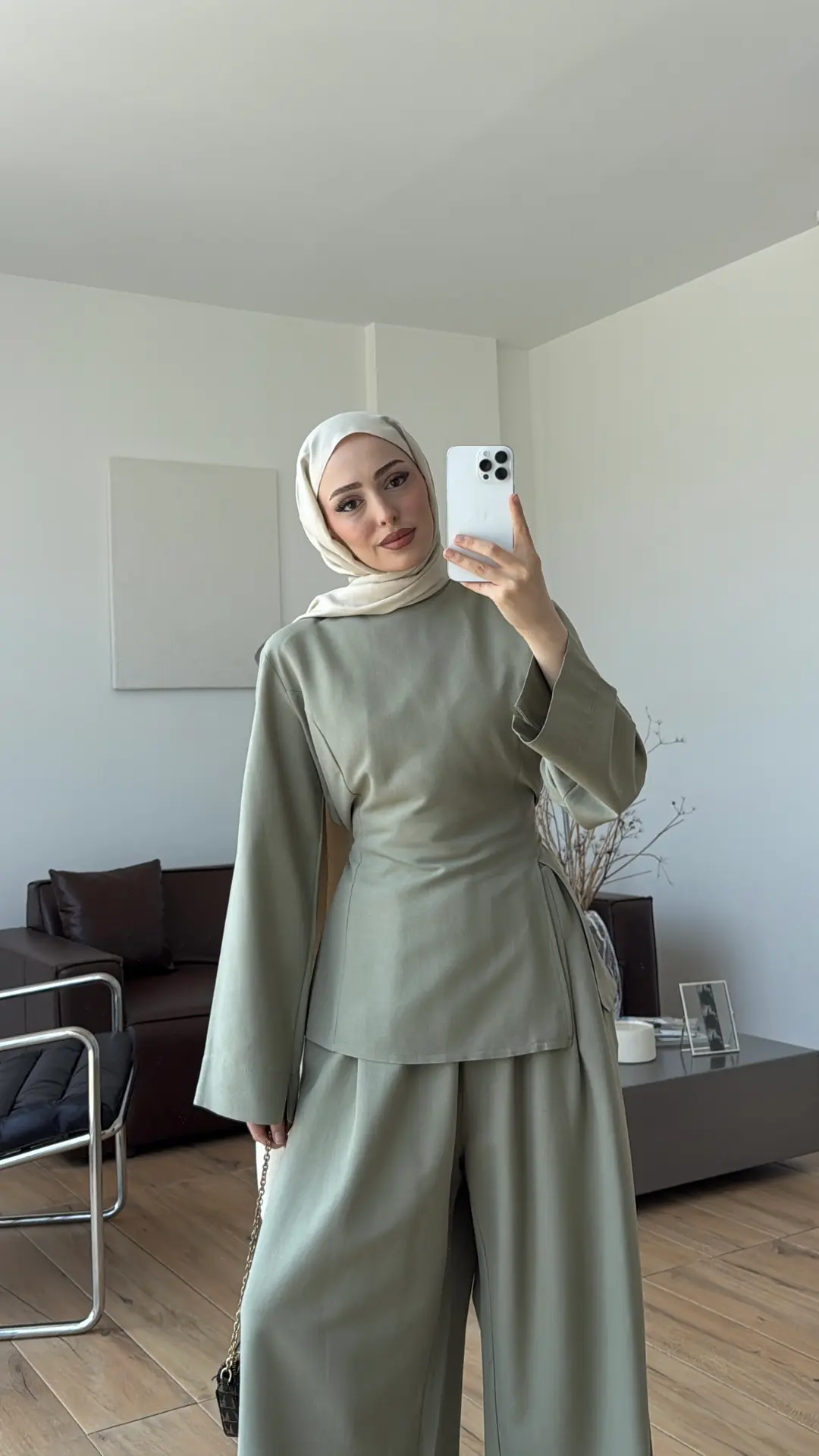 Vera Yırtmaç Detay Keten Takım Çağla