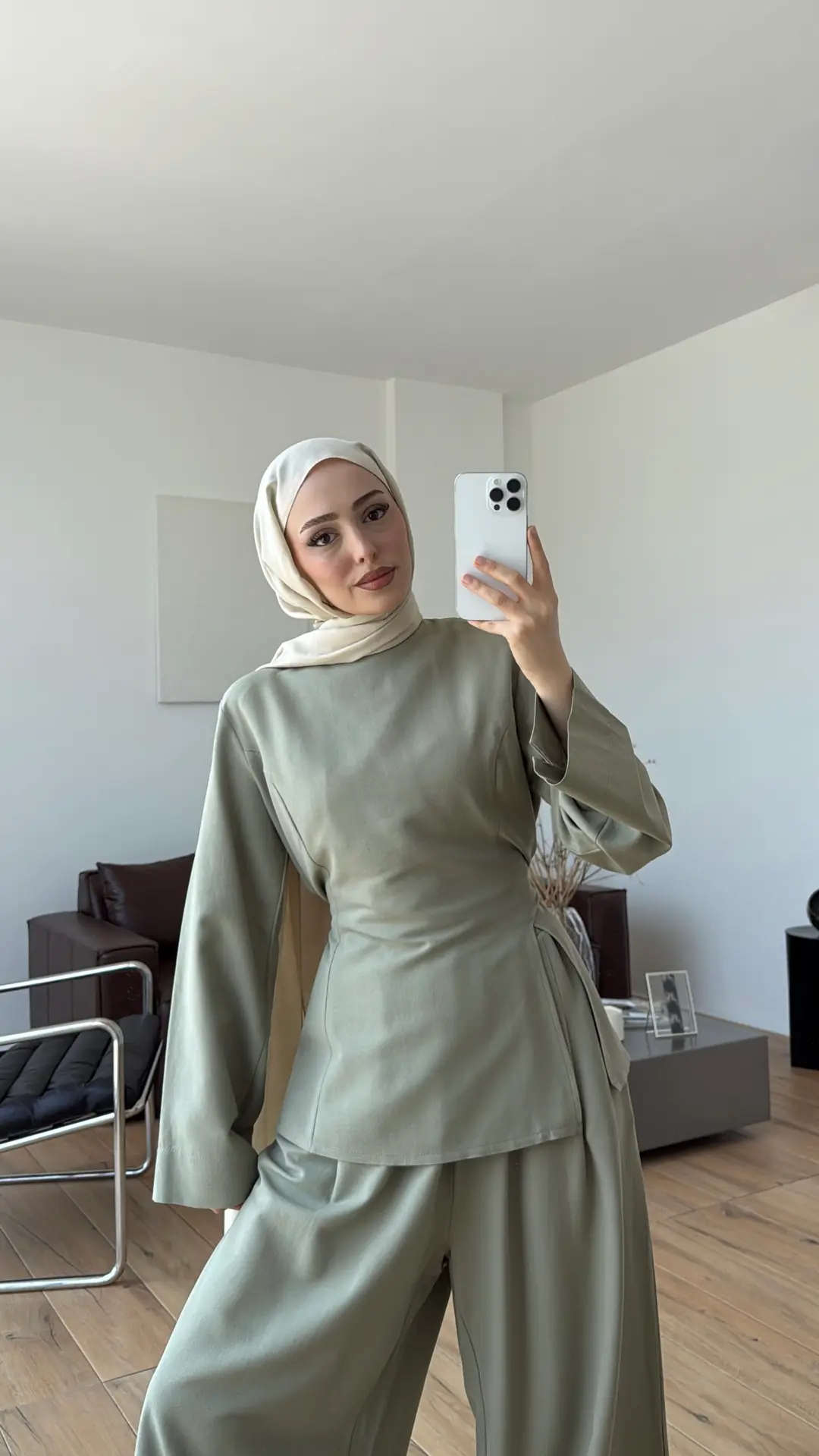 Vera Yırtmaç Detay Keten Takım Çağla