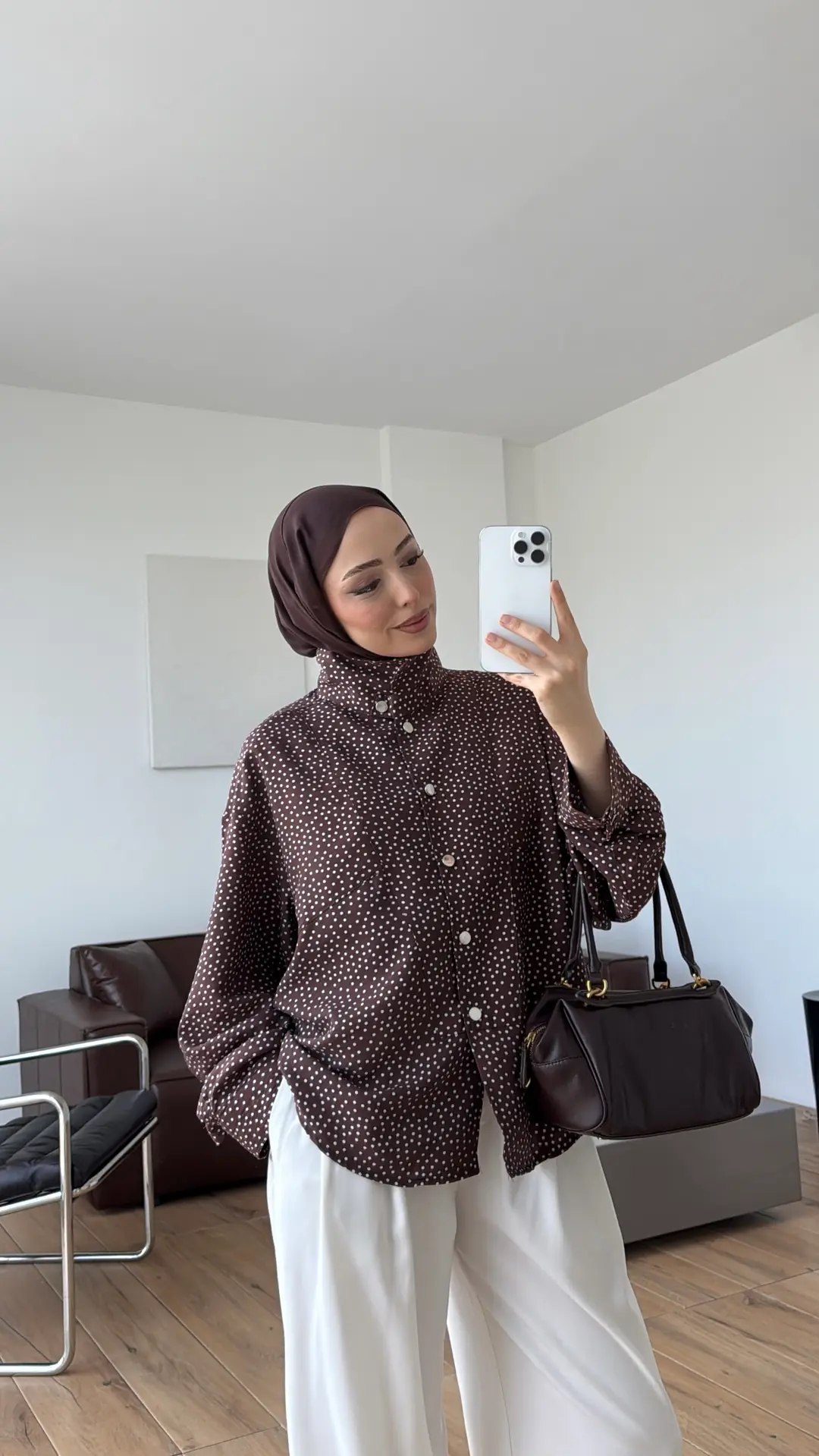 Dik Yaka Çıtçıtlı Puantiyeli Gömlek Kahve