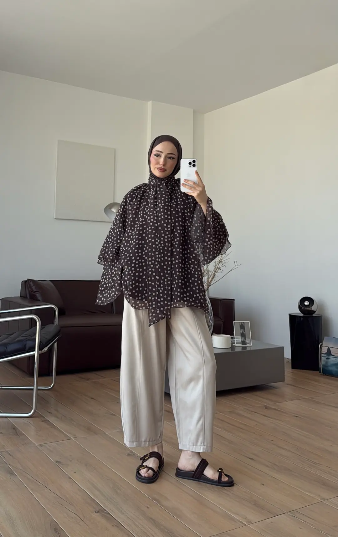 Kolları Volanlı Puantiyeli Kahve Gömlek
