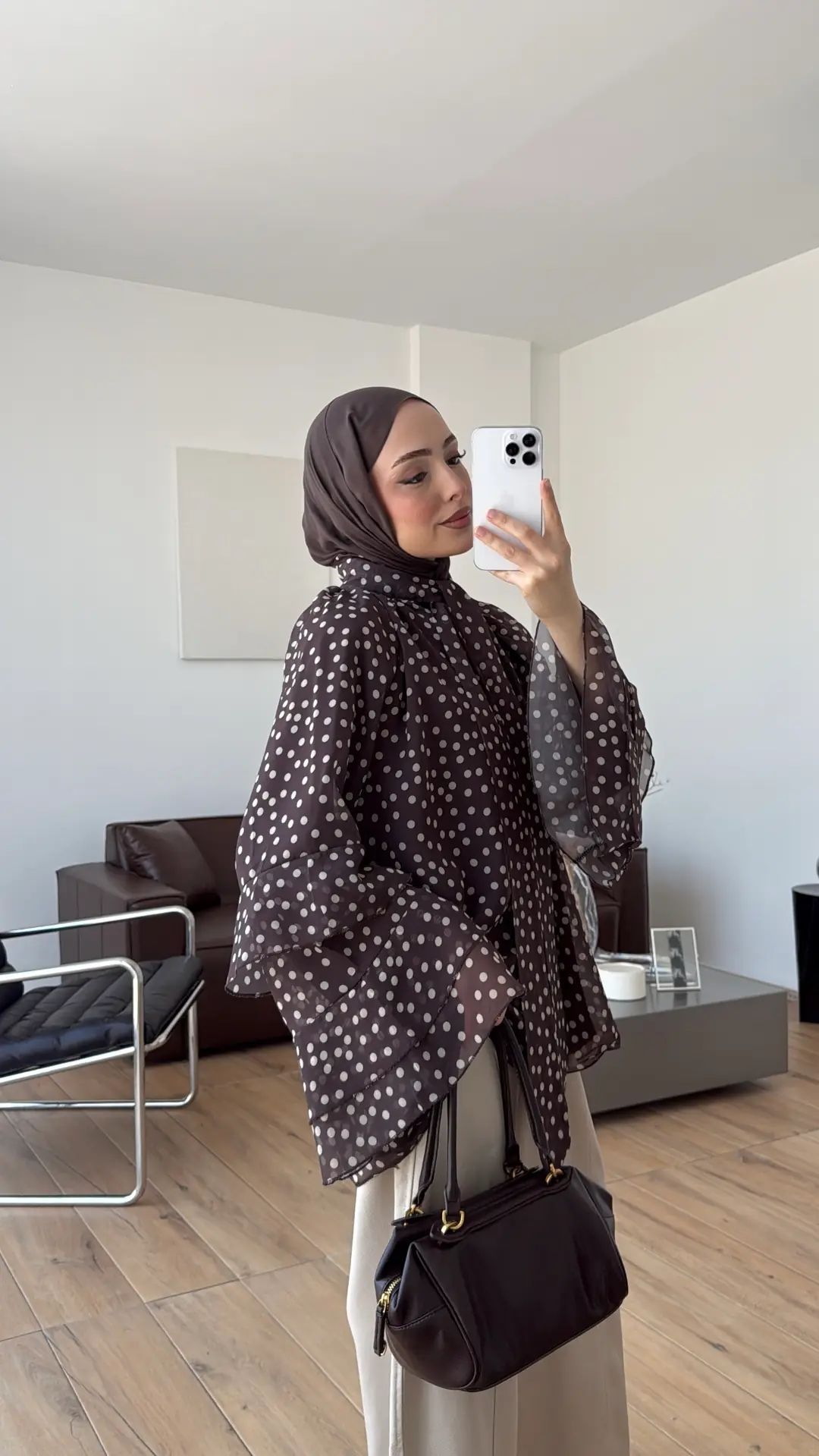 Kolları Volanlı Puantiyeli Kahve Gömlek