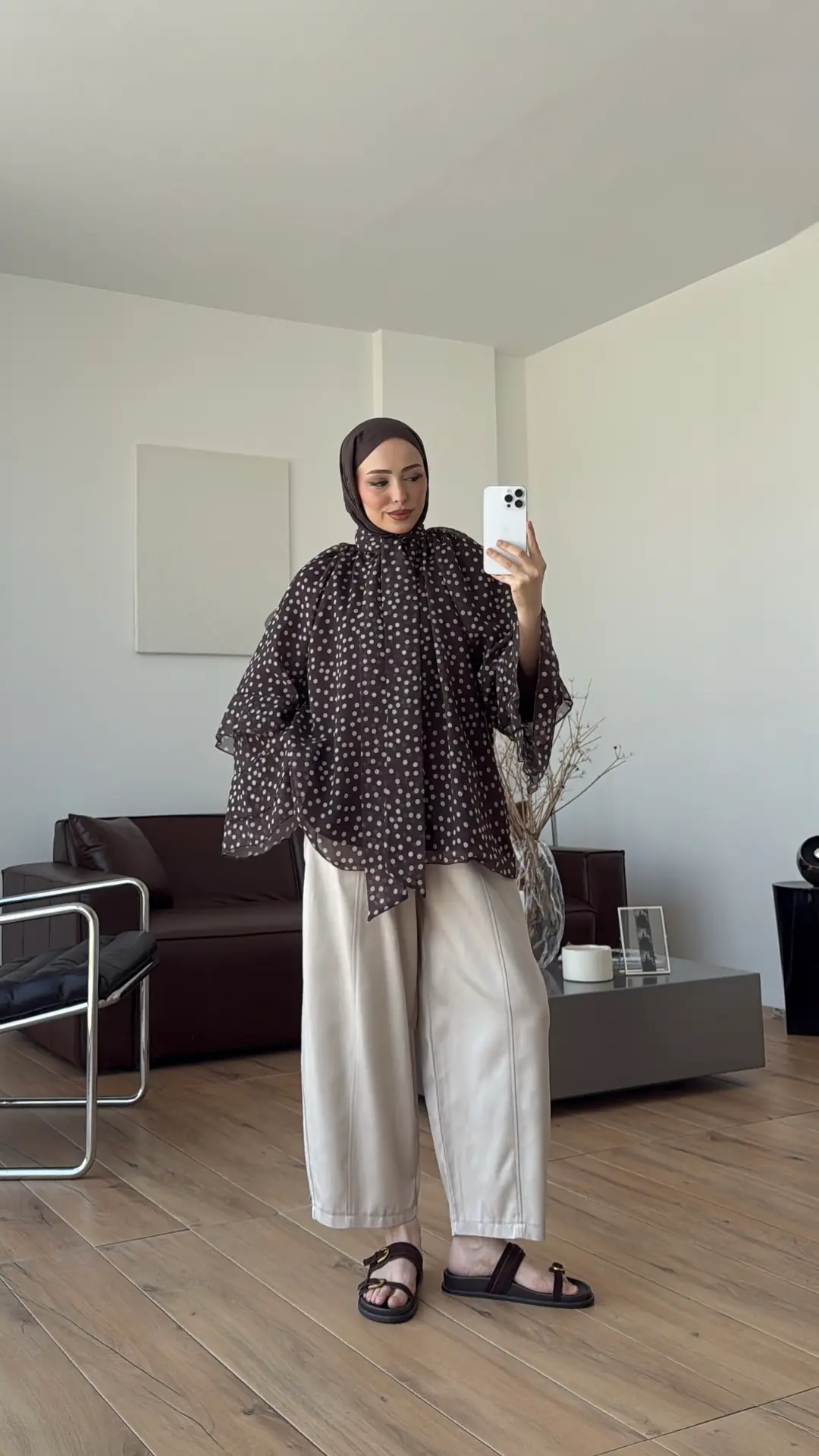 Kolları Volanlı Puantiyeli Kahve Gömlek