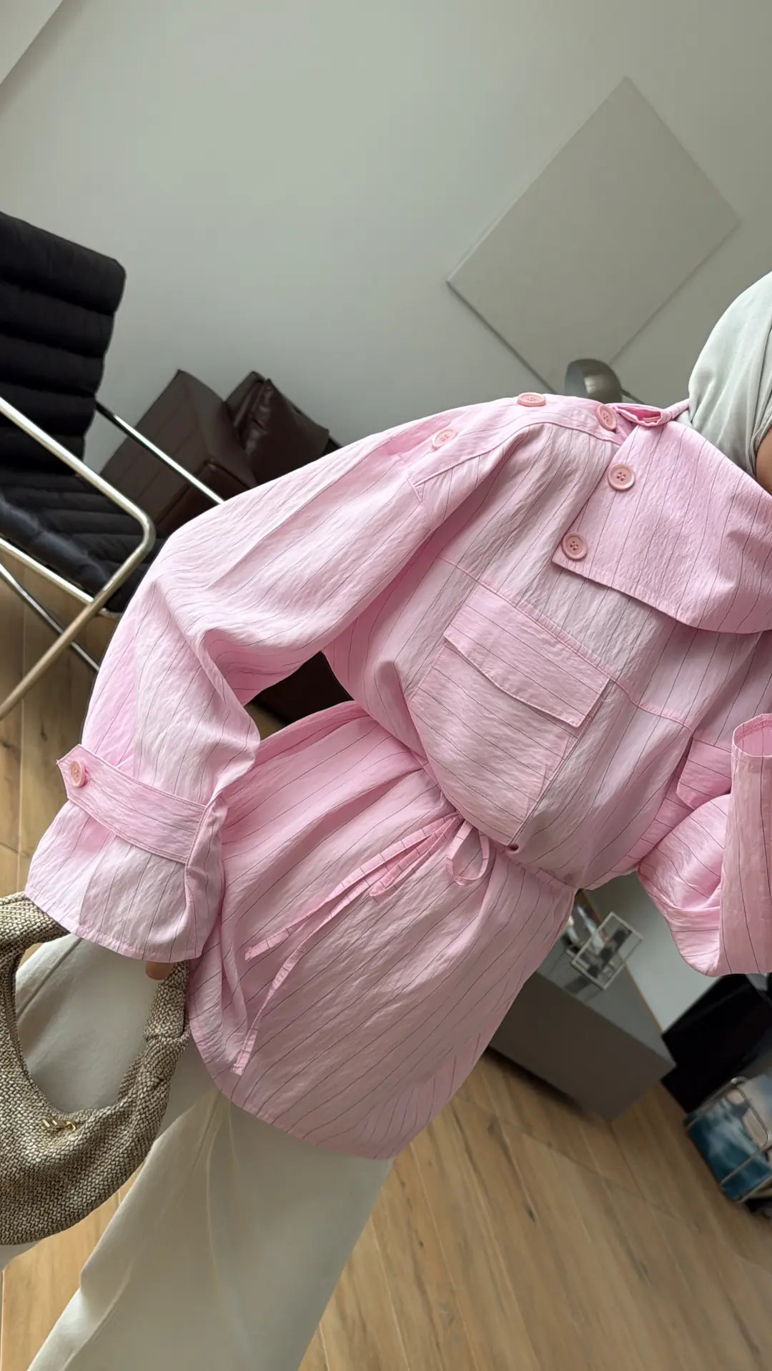 Yakası Düğme Detaylı Çizgili Gömlek Pembe