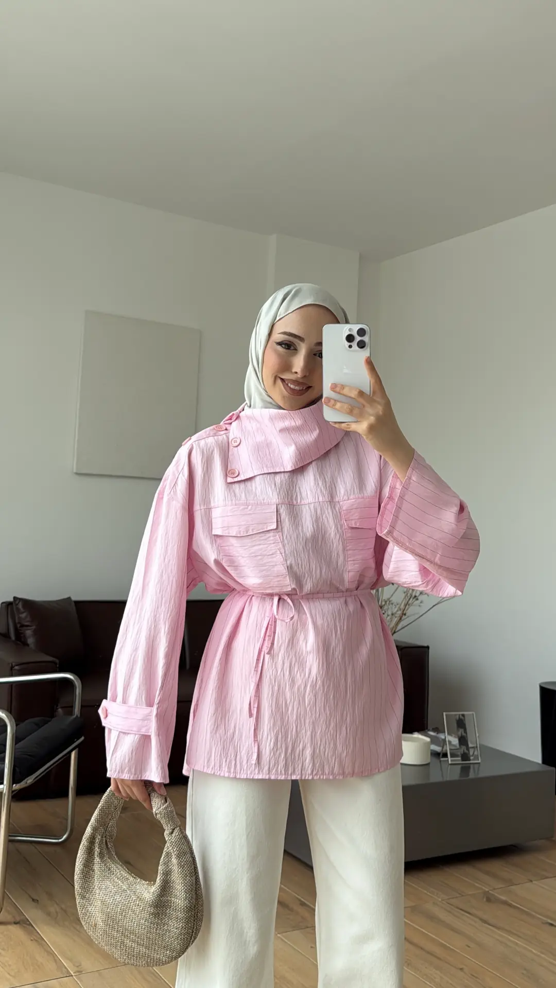Yakası Düğme Detaylı Çizgili Gömlek Pembe