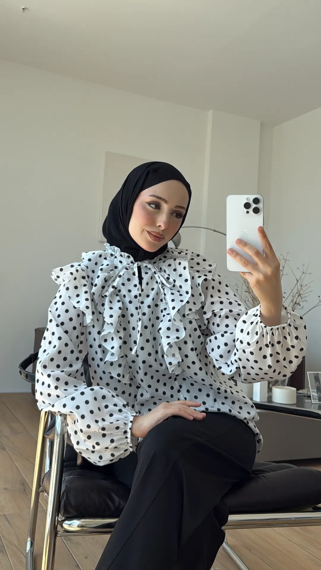 Kolları Lastikli Puantiyeli Gömlek Beyaz