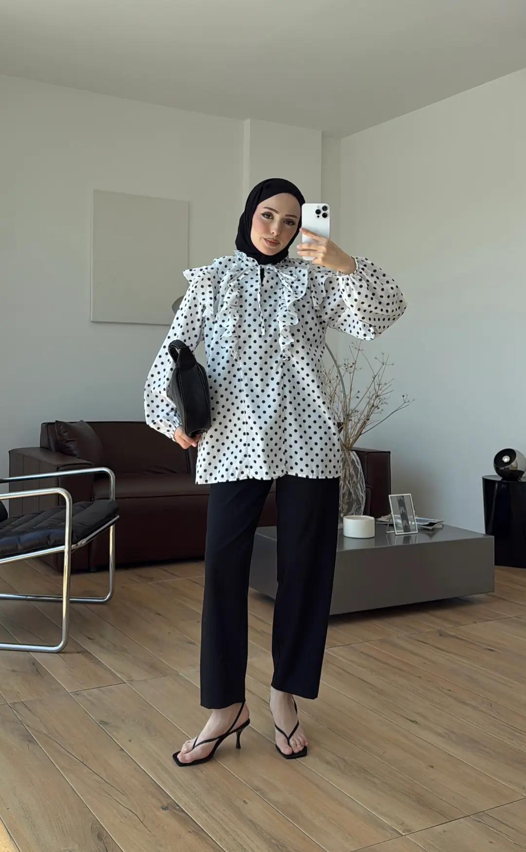Kolları Lastikli Puantiyeli Gömlek Beyaz