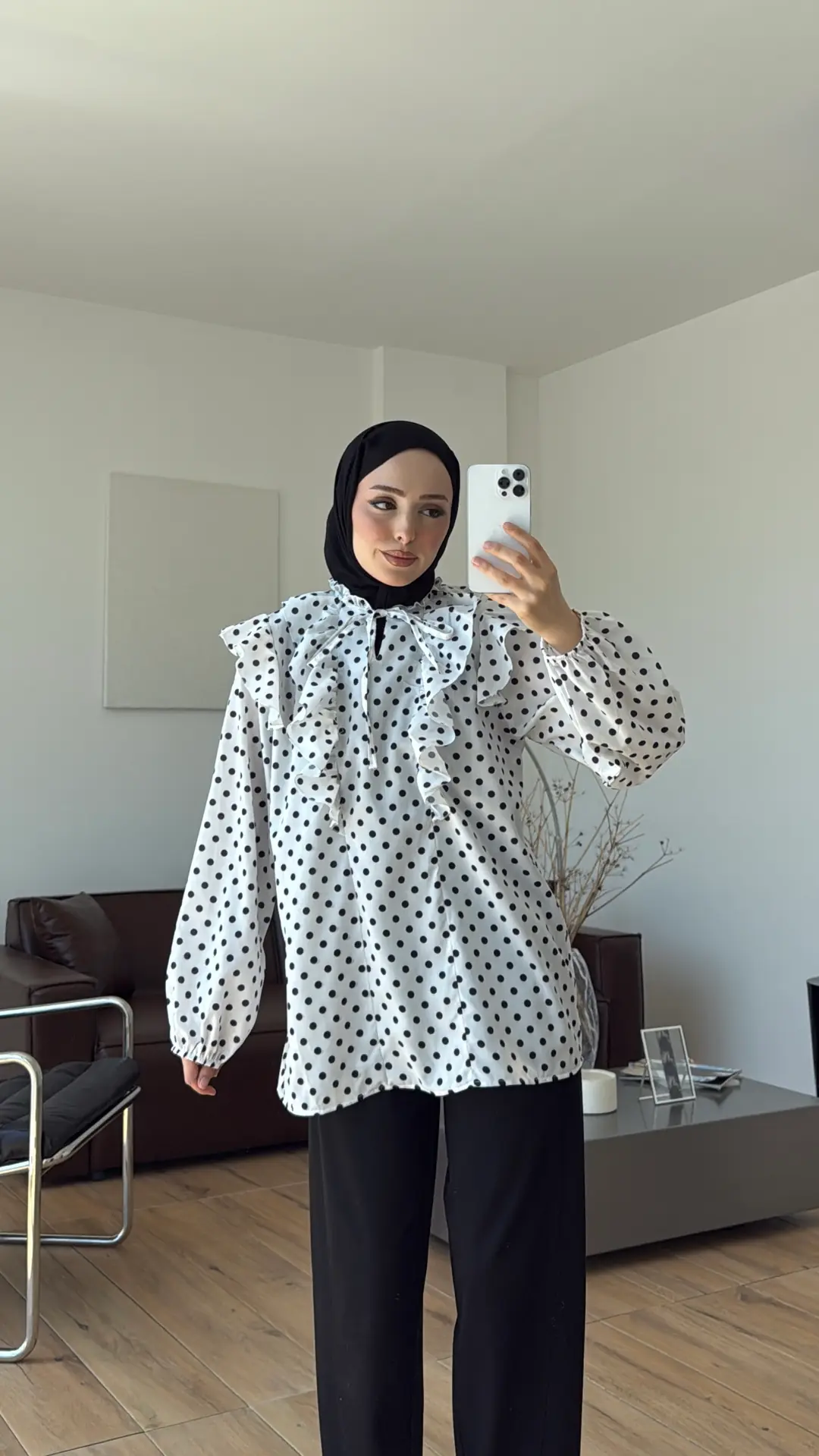 Kolları Lastikli Puantiyeli Gömlek Beyaz