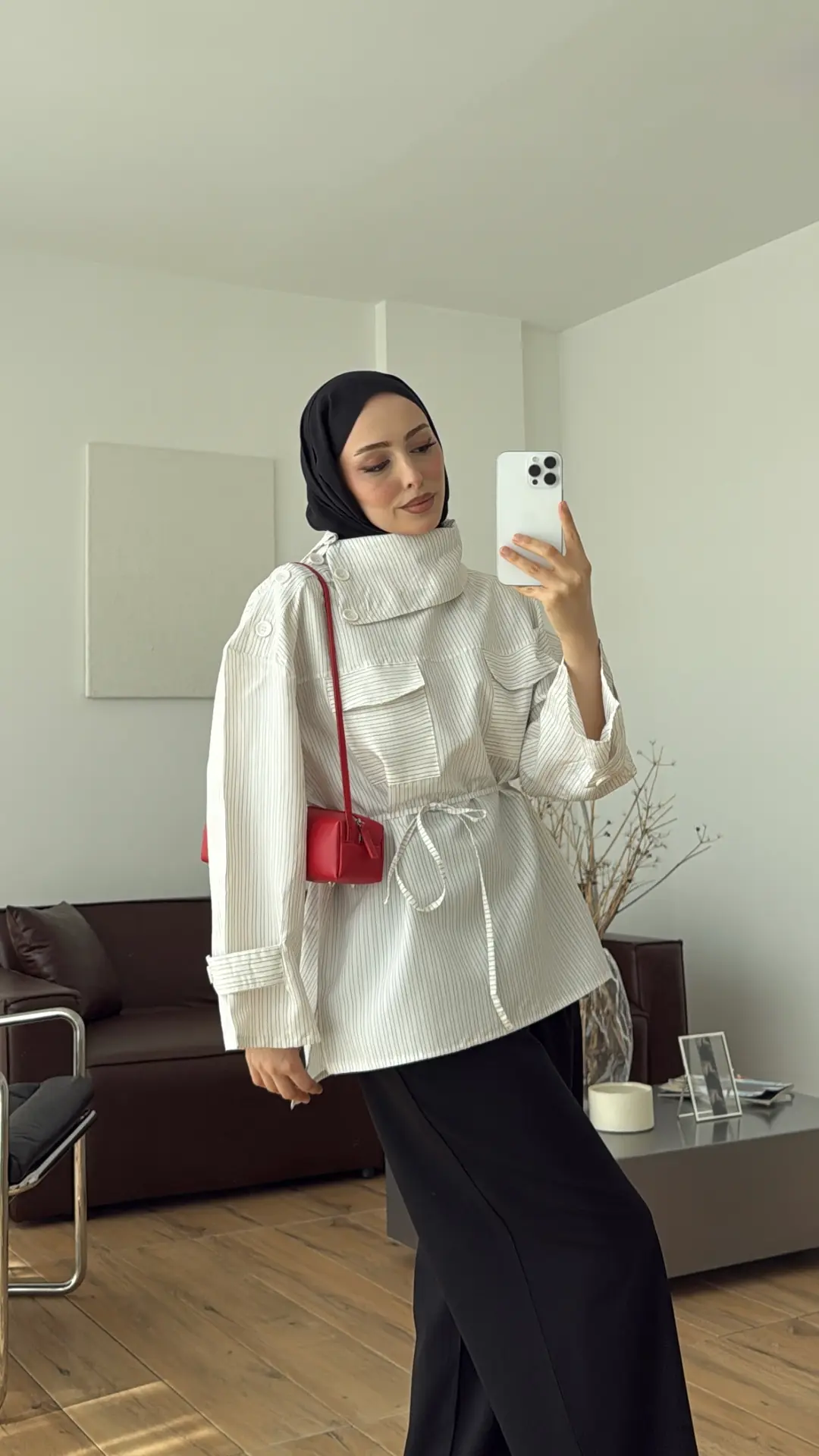 Yakası Düğme Detaylı Çizgili Gömlek Beyaz