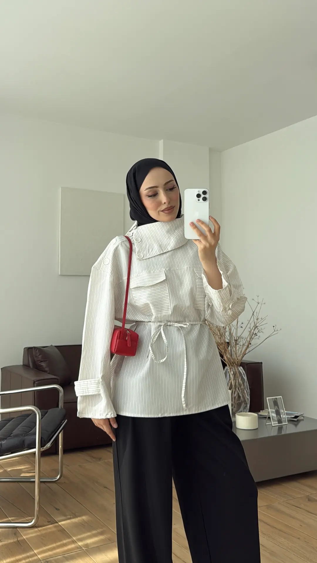 Yakası Düğme Detaylı Çizgili Gömlek Beyaz