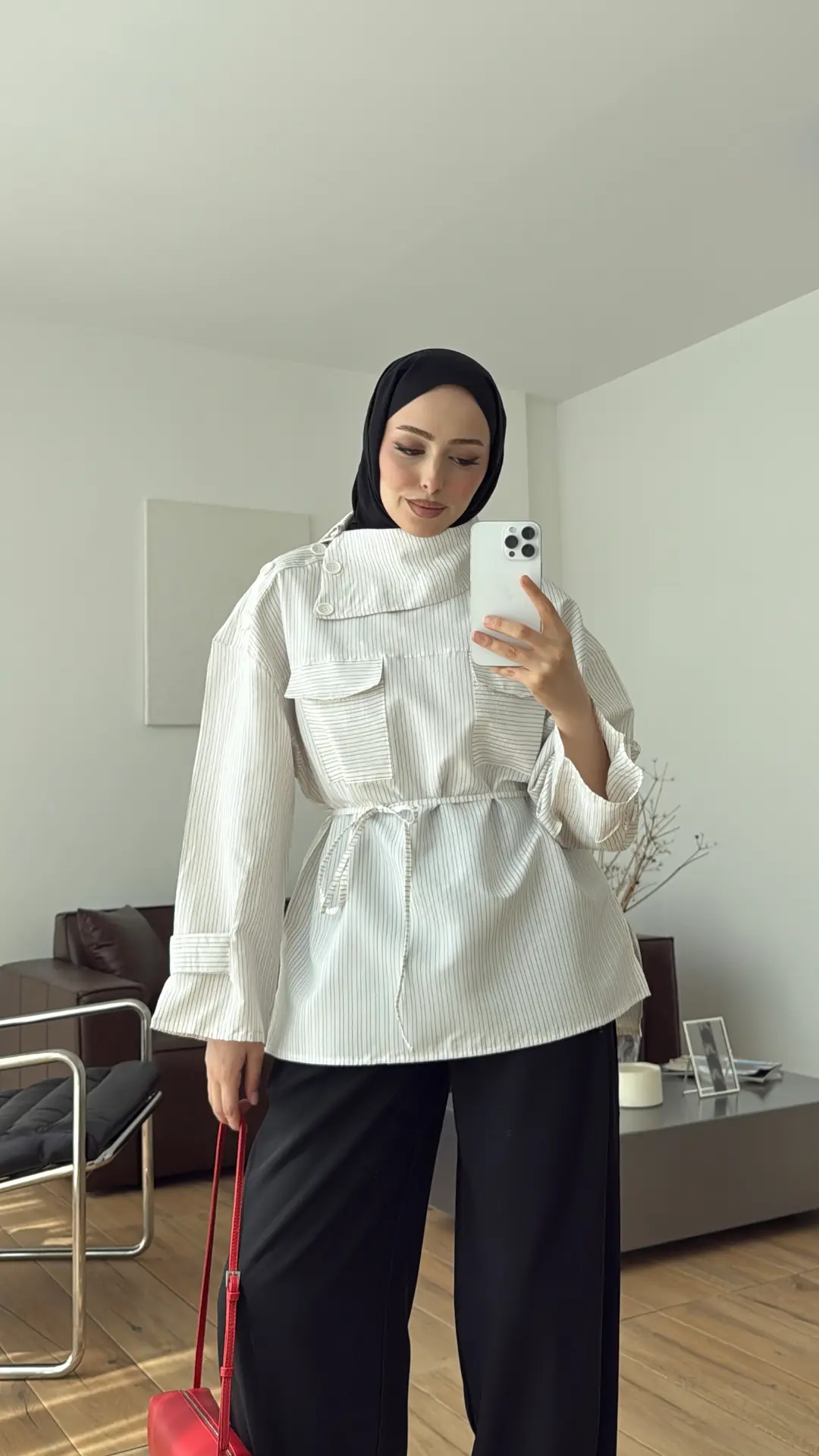 Yakası Düğme Detaylı Çizgili Gömlek Beyaz